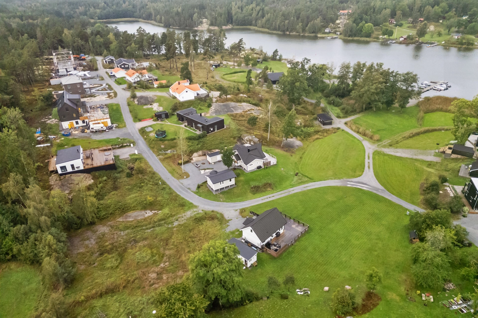 Sydvästläge med sjöutsikt och båtplats – en skärgårdsdröm på Blidö