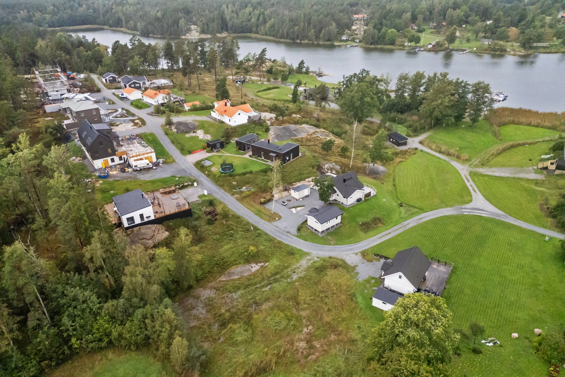Sydvästläge med sjöutsikt och båtplats – en skärgårdsdröm på Blidö