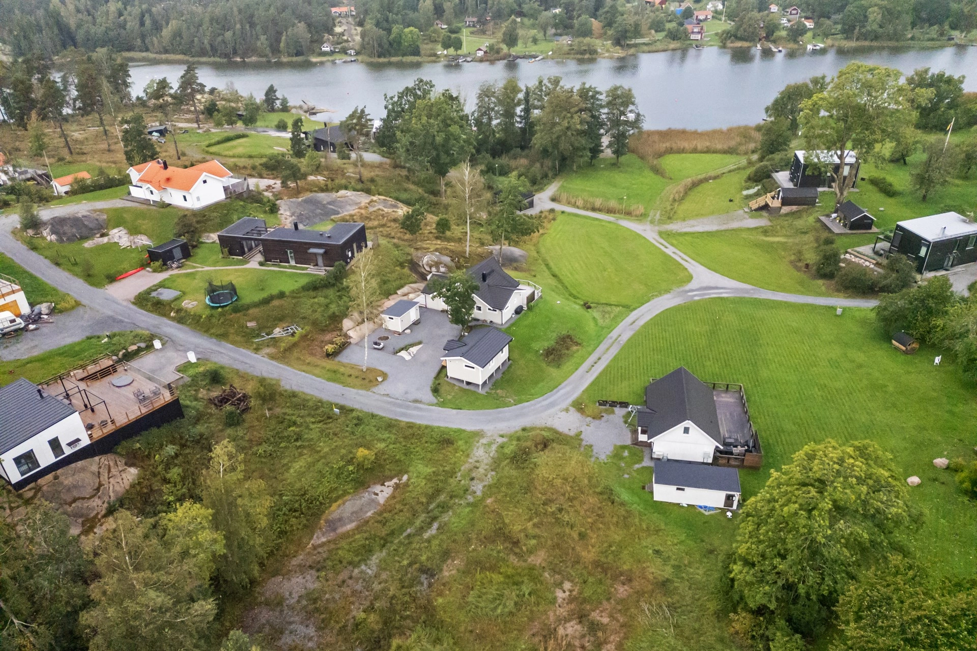 Sydvästläge med sjöutsikt och båtplats – en skärgårdsdröm på Blidö