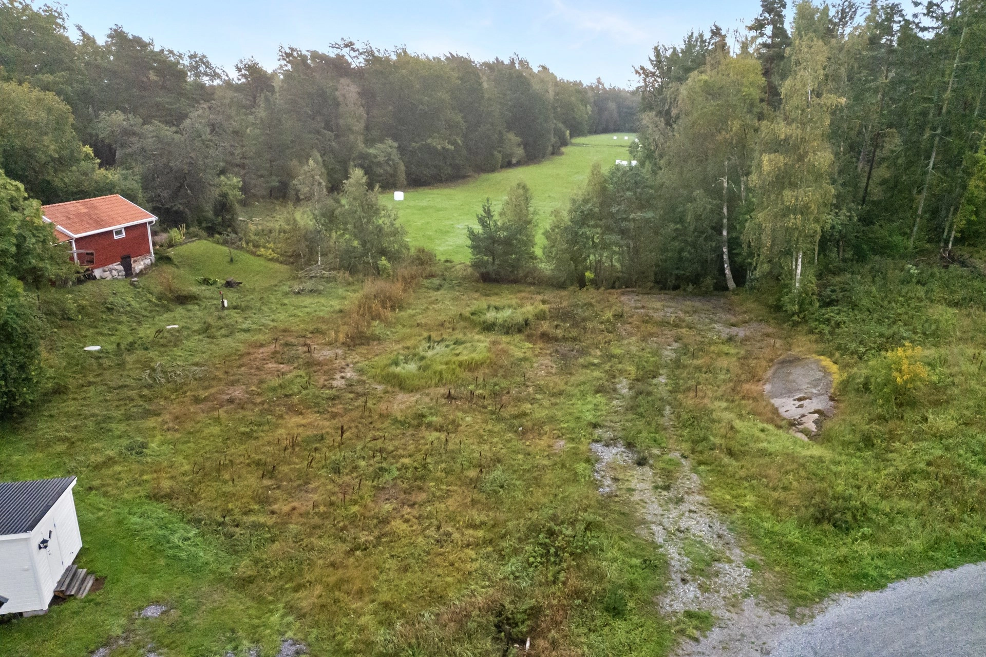 Sydvästläge med sjöutsikt och båtplats – en skärgårdsdröm på Blidö