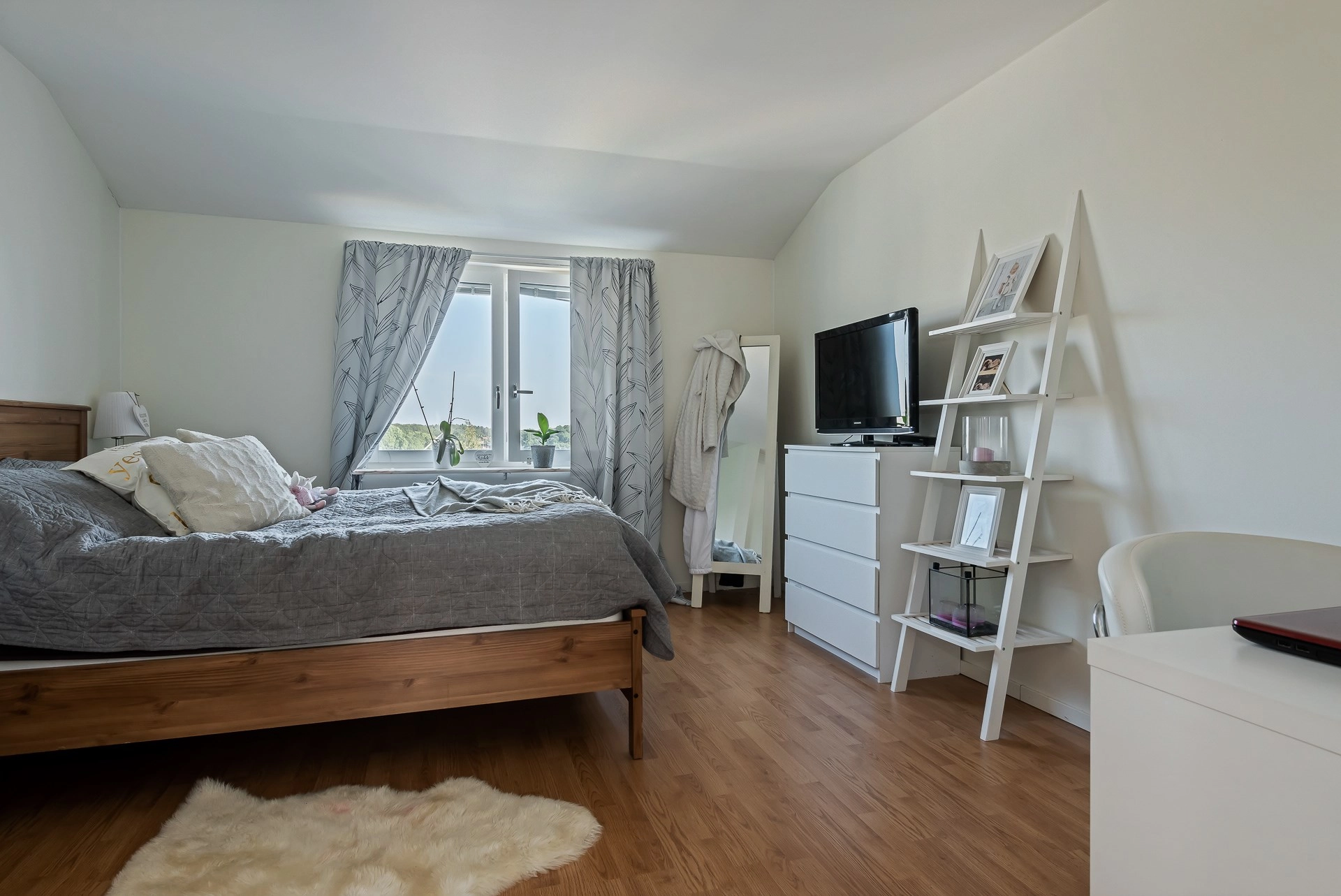 Högst upp i huset med hiss och fin utsikt