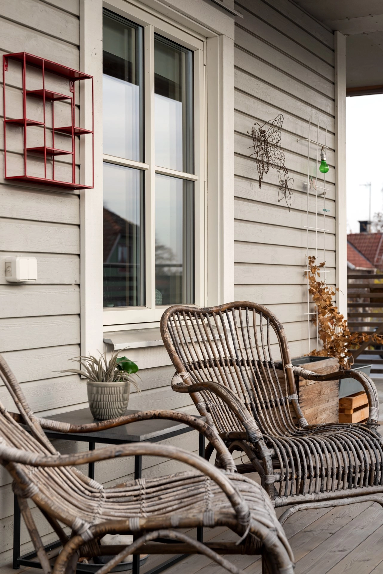 Kvadratsmart tvåa med enorm uteplats och närhet till allt!