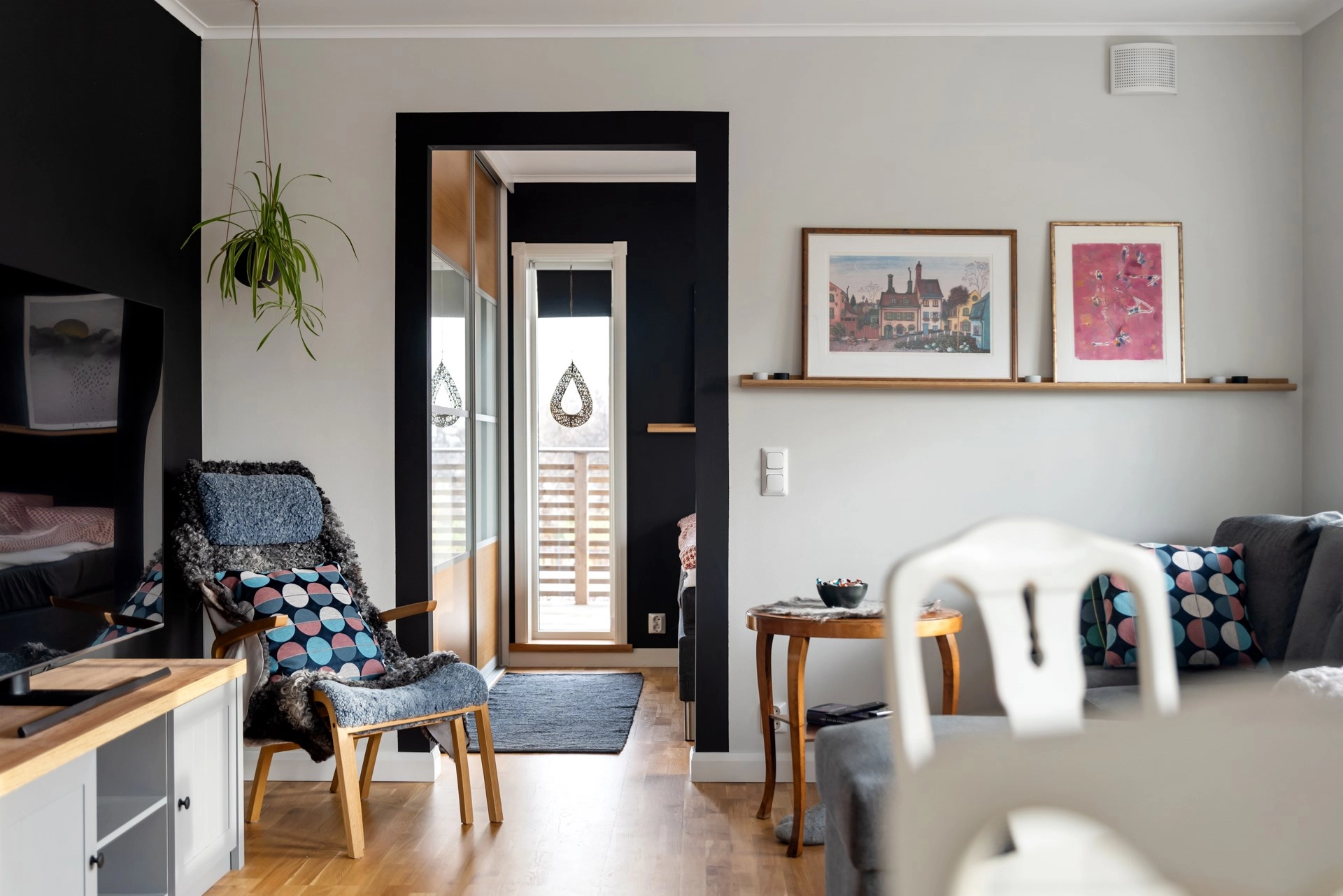 Kvadratsmart tvåa med enorm uteplats och närhet till allt!