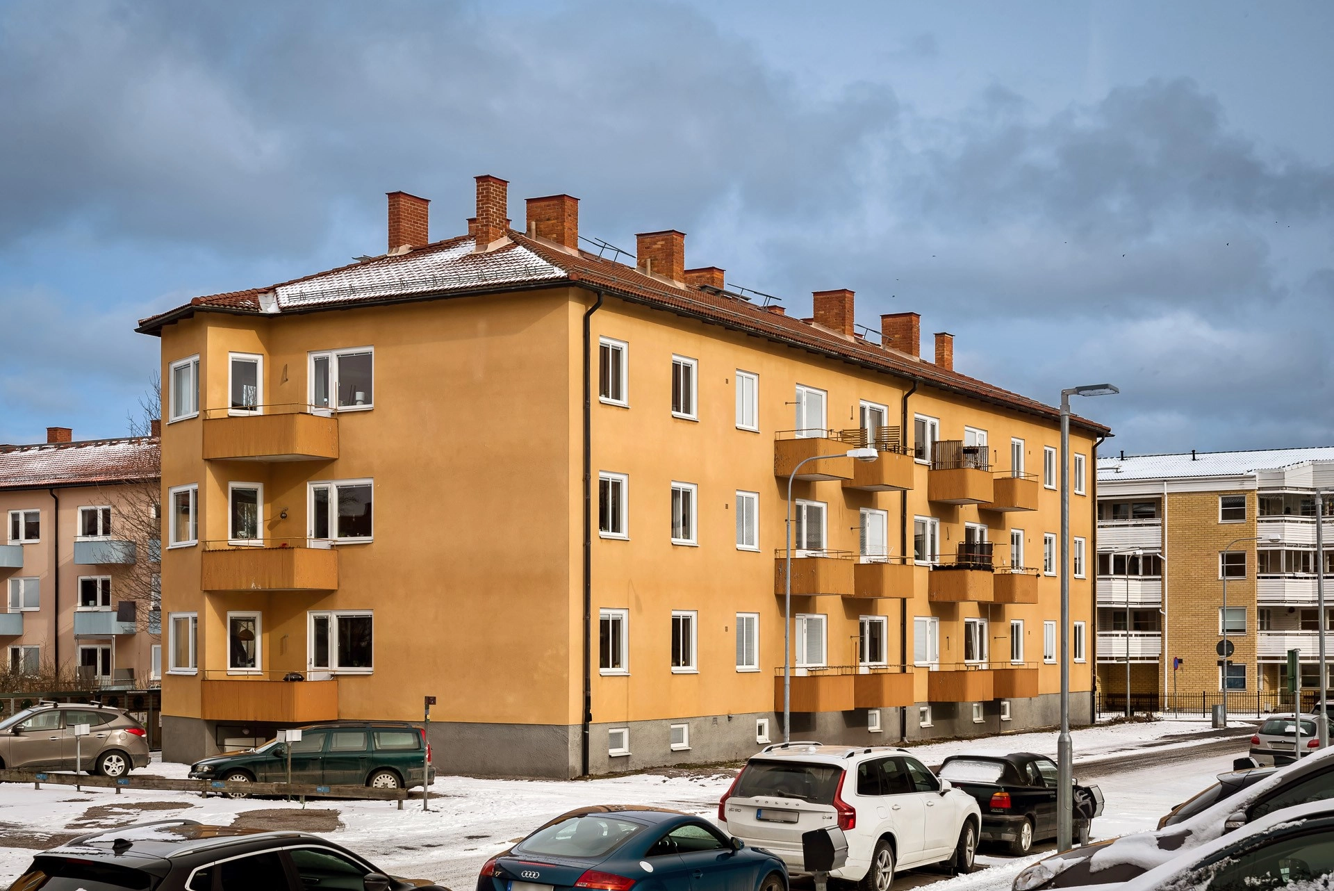 Modern 3,5:a med öppen planlösning, högt i tak, öppen spis och mycket karaktär