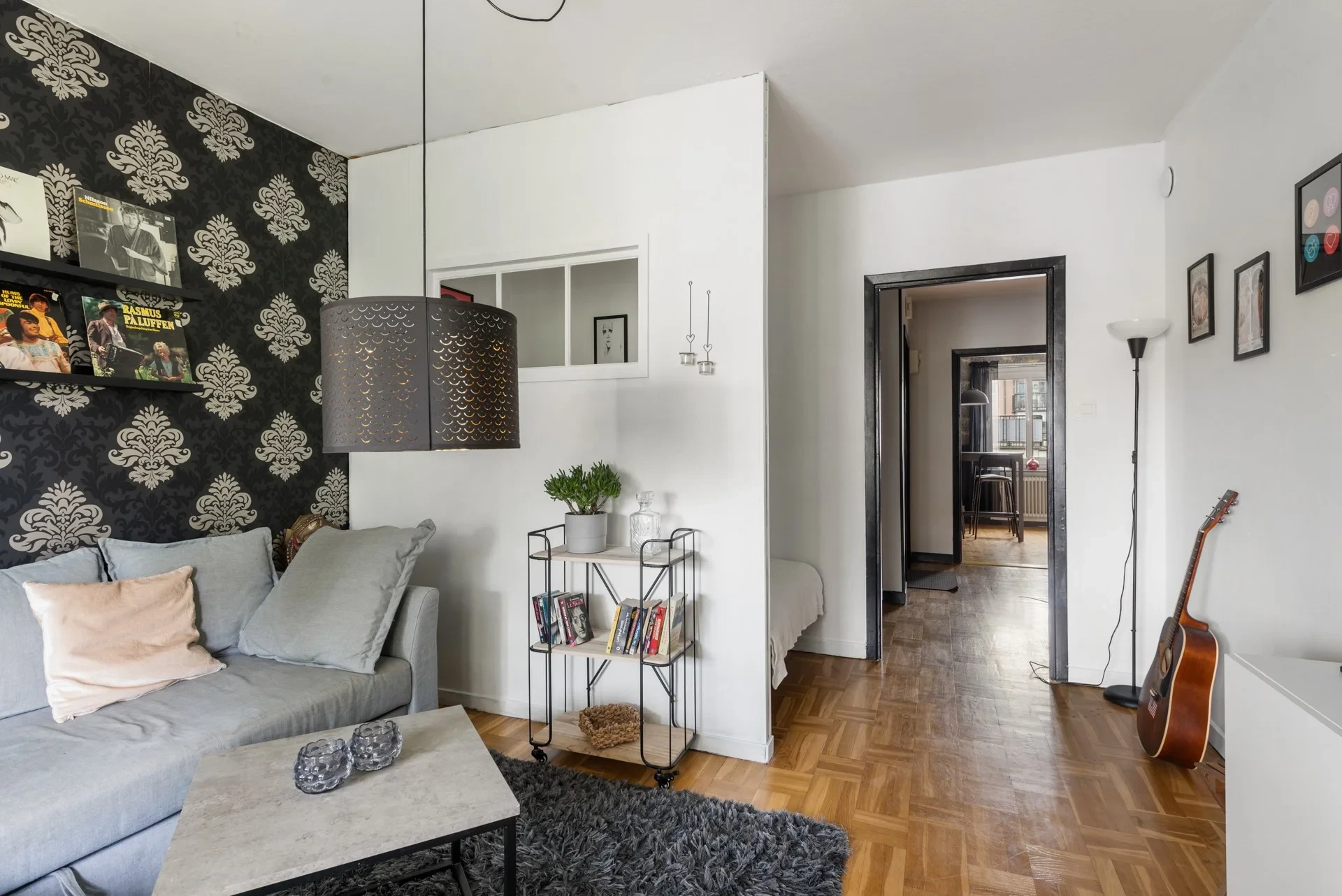 Rymlig, ljus och optimalt planerad 1:a på Grossgärdet!