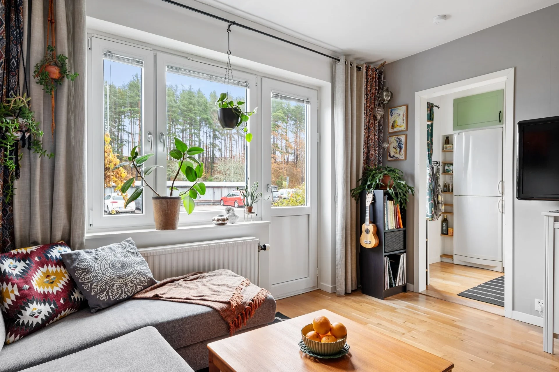 Markplanslägenhet med rymlig uteplats i lugnt område!