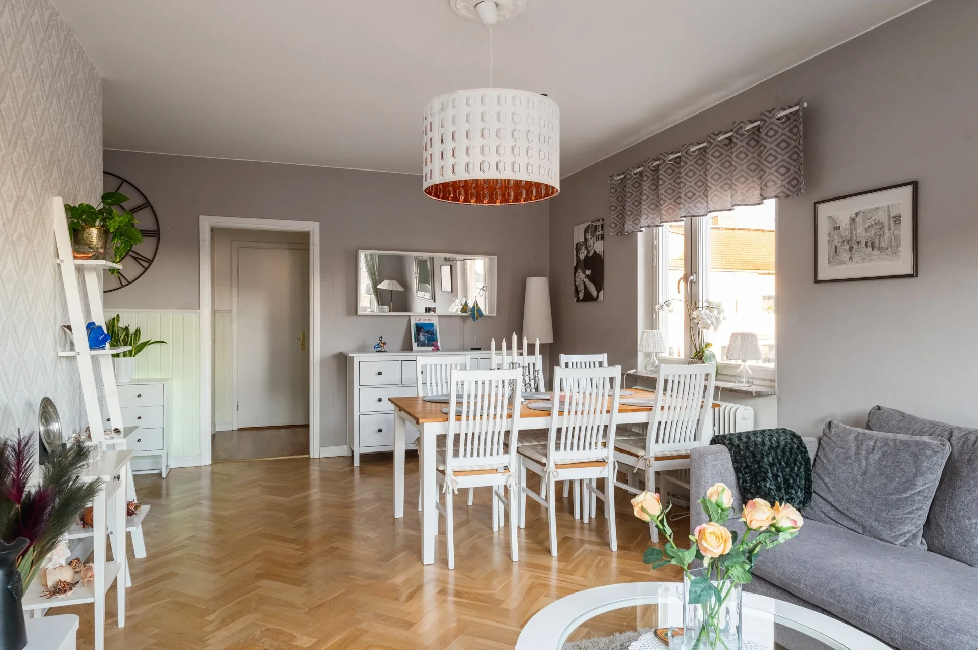 Ljus och välplanerad gaveltvåa i stabil förening med låg avgift!
