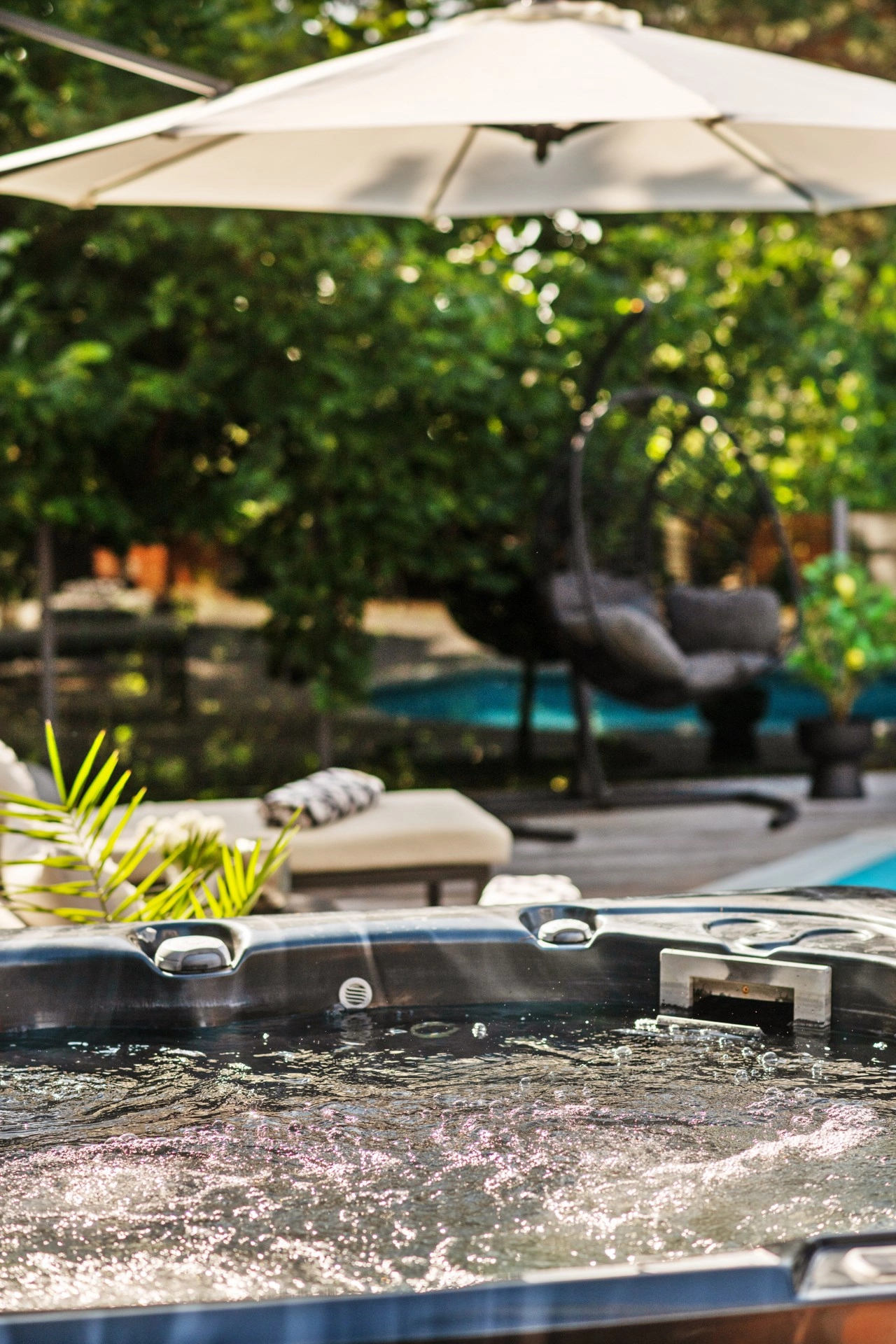 Modernt renoverad villa i Fågelsången i enskilt läge längst in på återvändsgränd med pool!