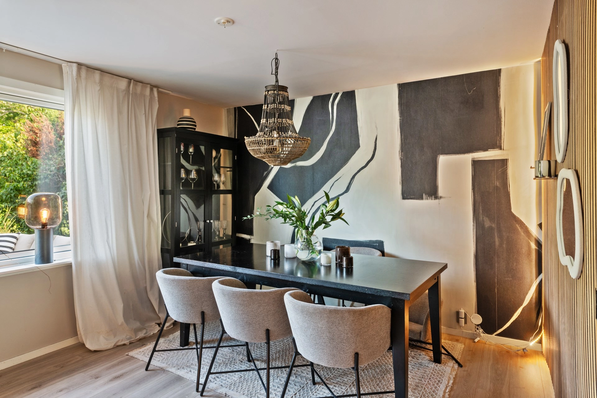Modernt renoverad villa i Fågelsången i enskilt läge längst in på återvändsgränd med pool!