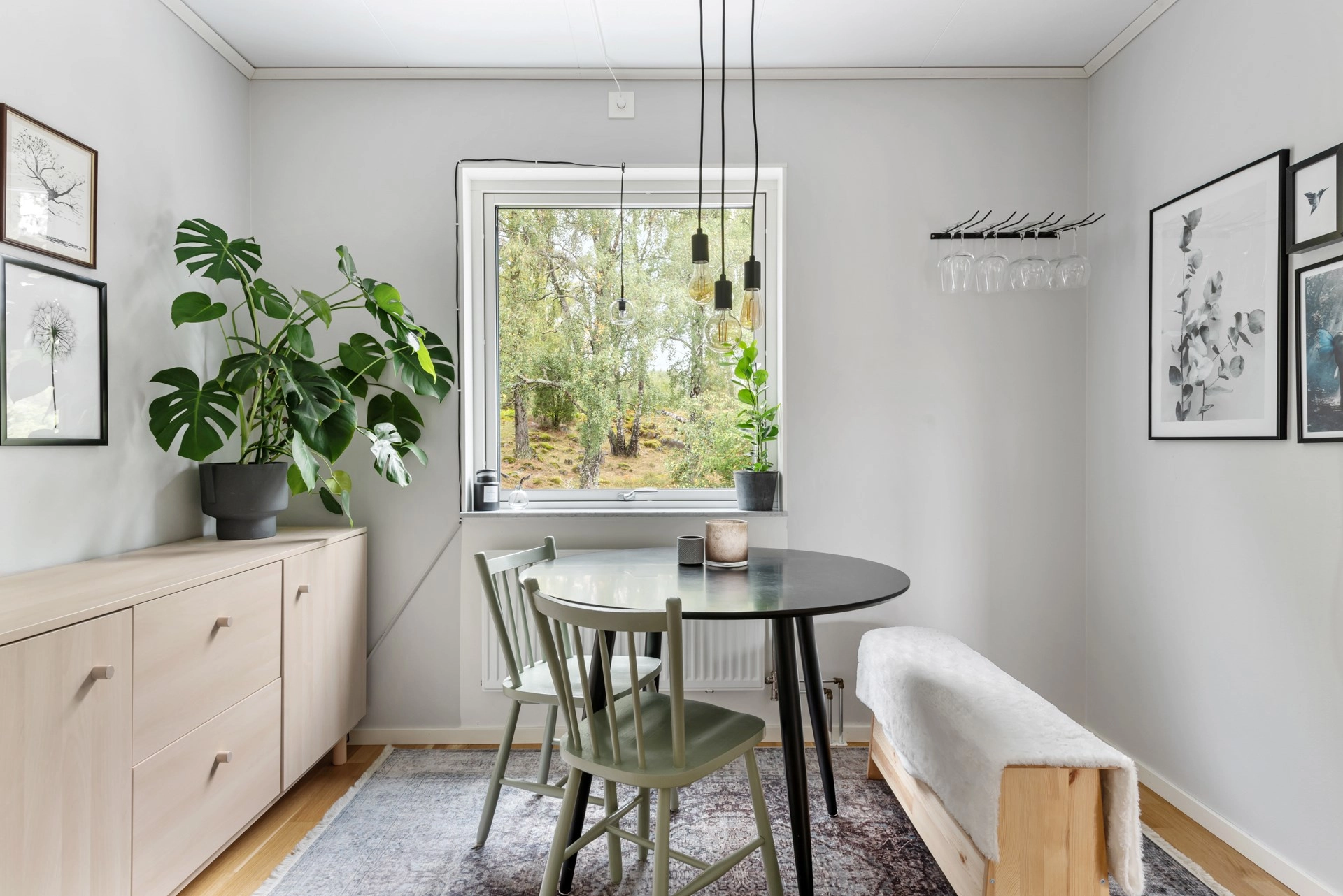 Välplanerad och trivsam tvåa med naturnära läge