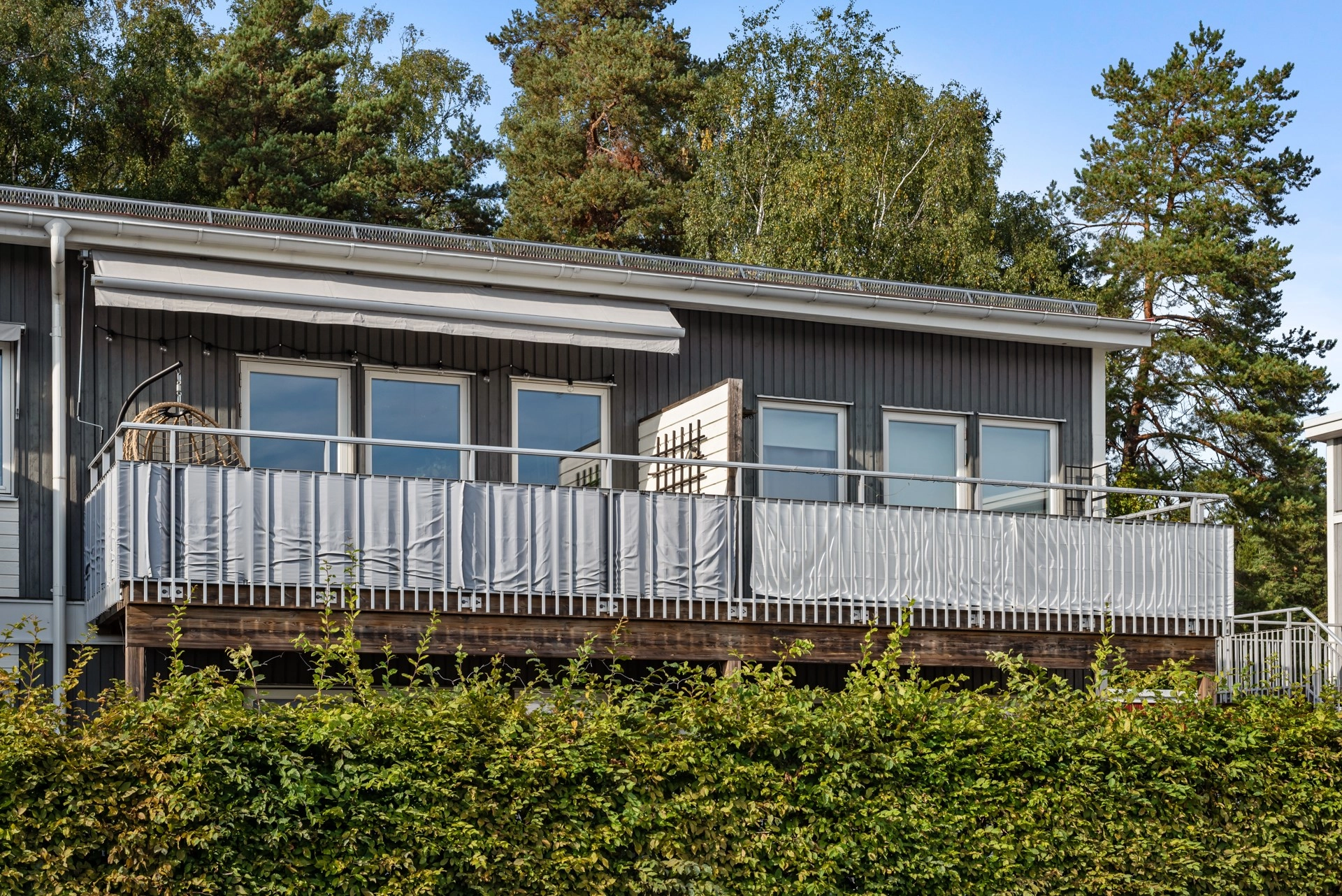 Välplanerad och trivsam tvåa med naturnära läge