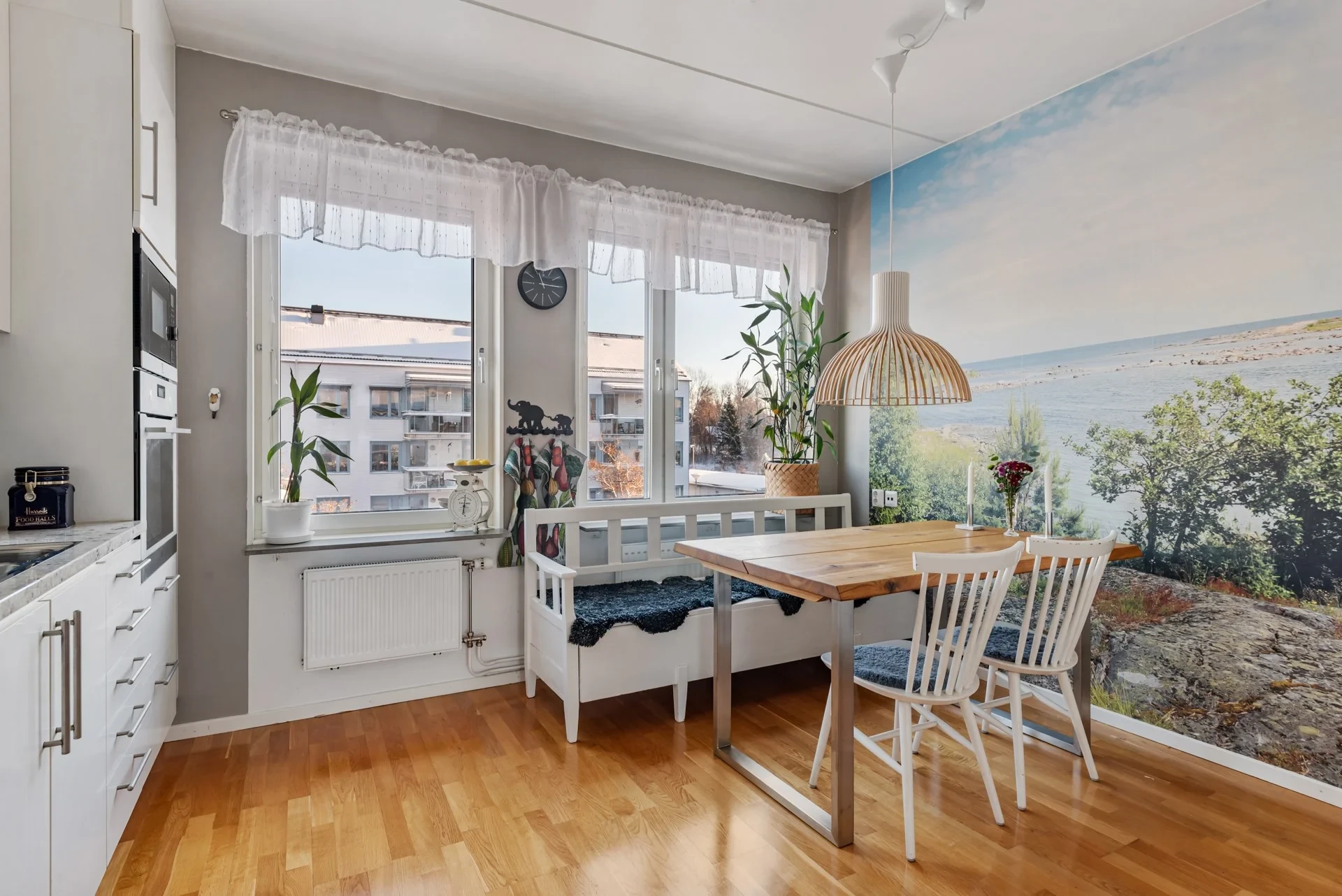 Stor & modern 3:a med hiss samt fin sjöutsikt!