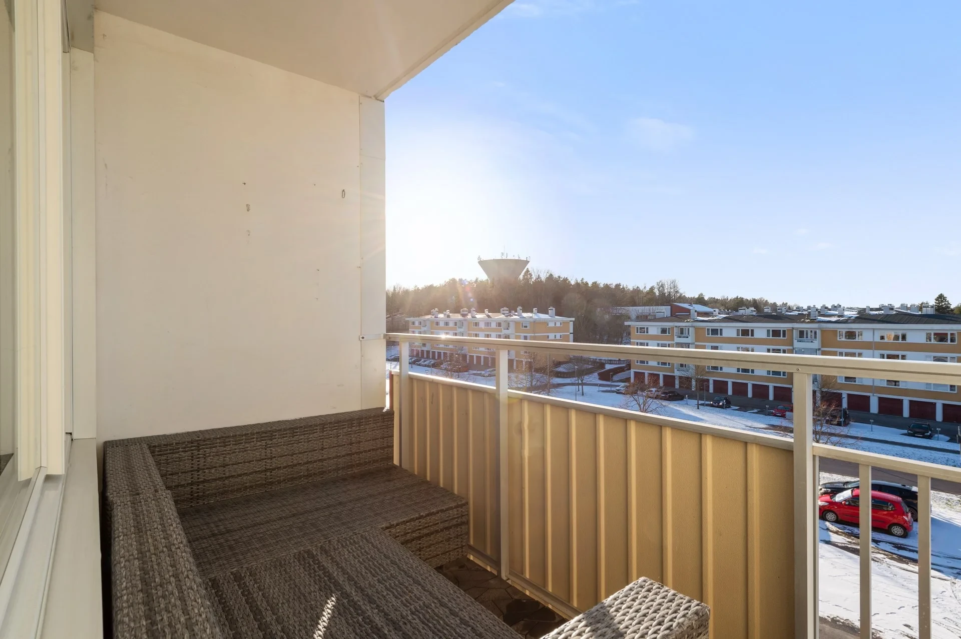 Tvåa i populär förening med bästa solläget på balkongen!