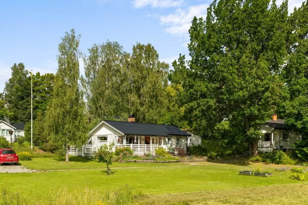 Välskött vinterbonat fritidshus i populärt område med båtplats & fiber!