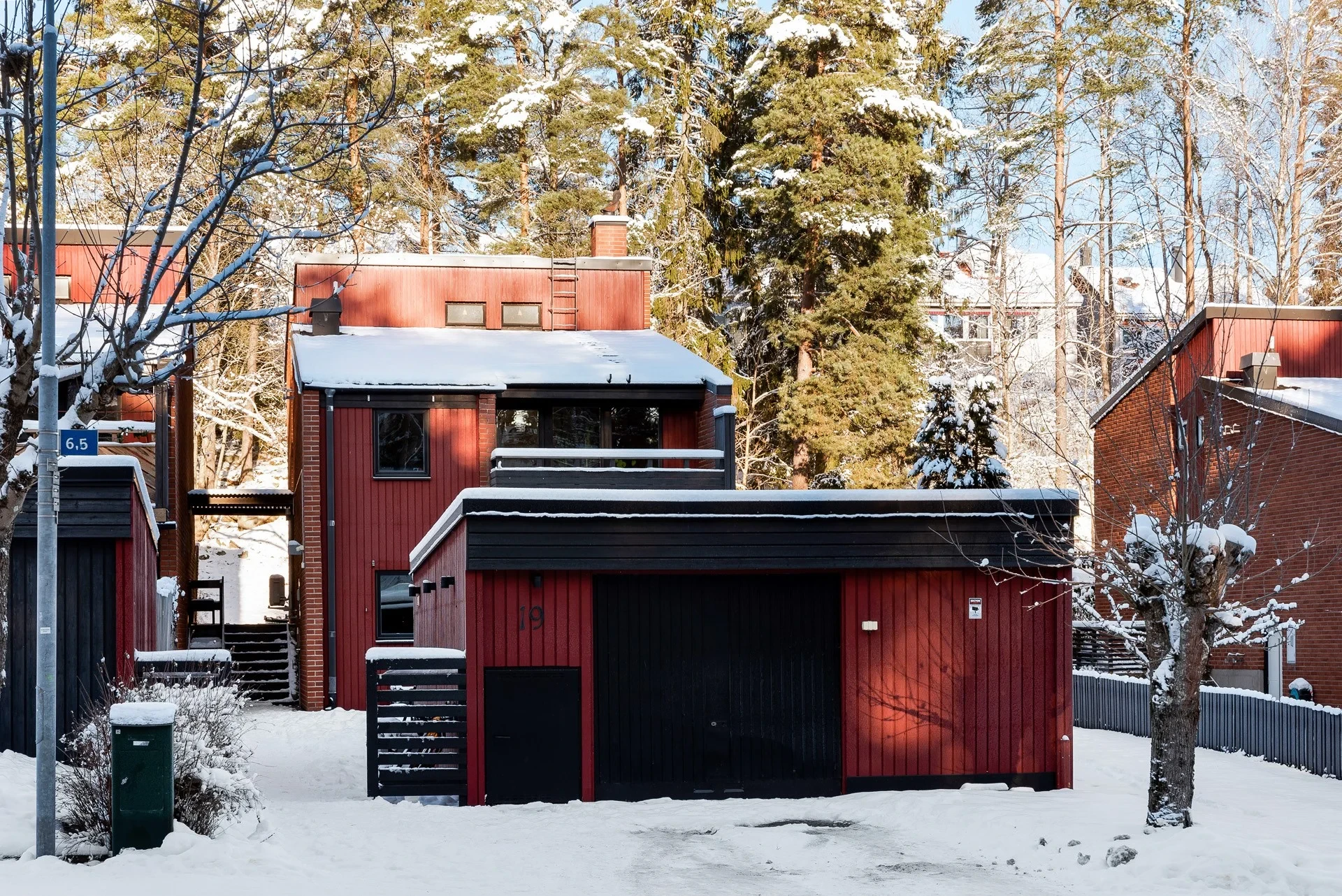 Kedjehus med fem sovrum i barnvänligt område