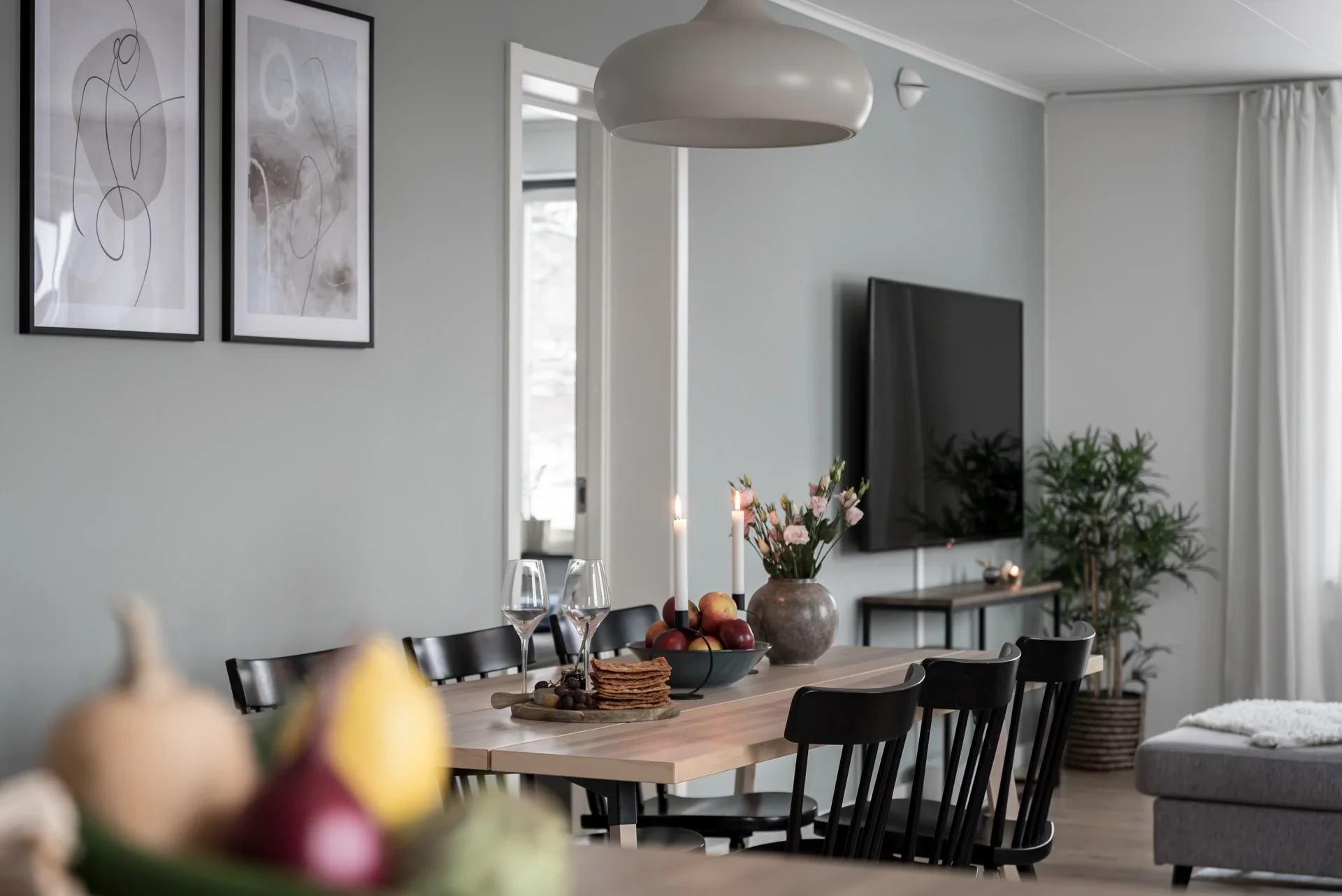 Mycket trivsam trea med härlig rymd och fantastiska umgängesytor