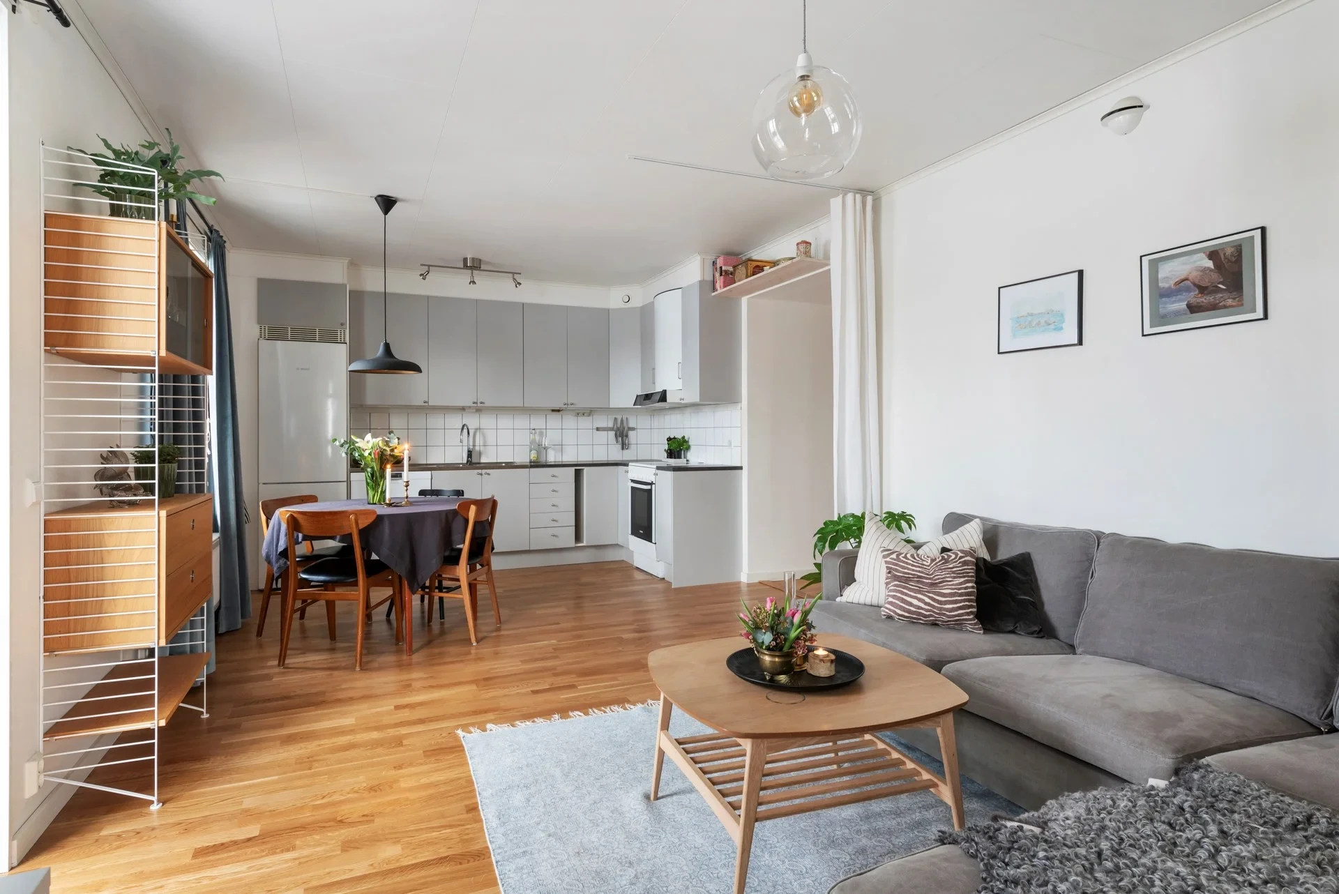 Mycket trivsam gaveltrea i markplan och med radhuskänsla
