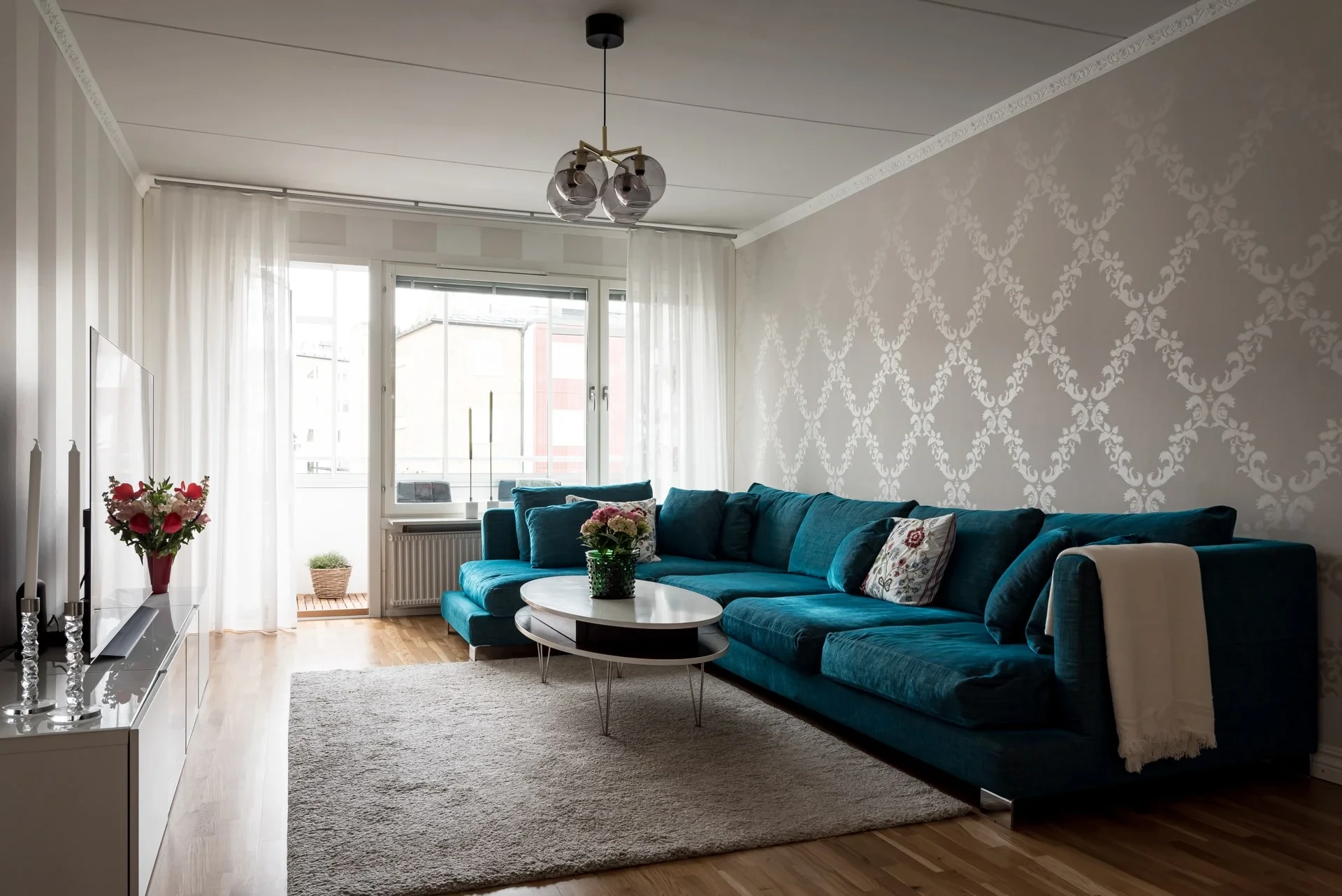 Fantastisk gaveltrea med trendigt kök, exklusiva materialval och låg avgift