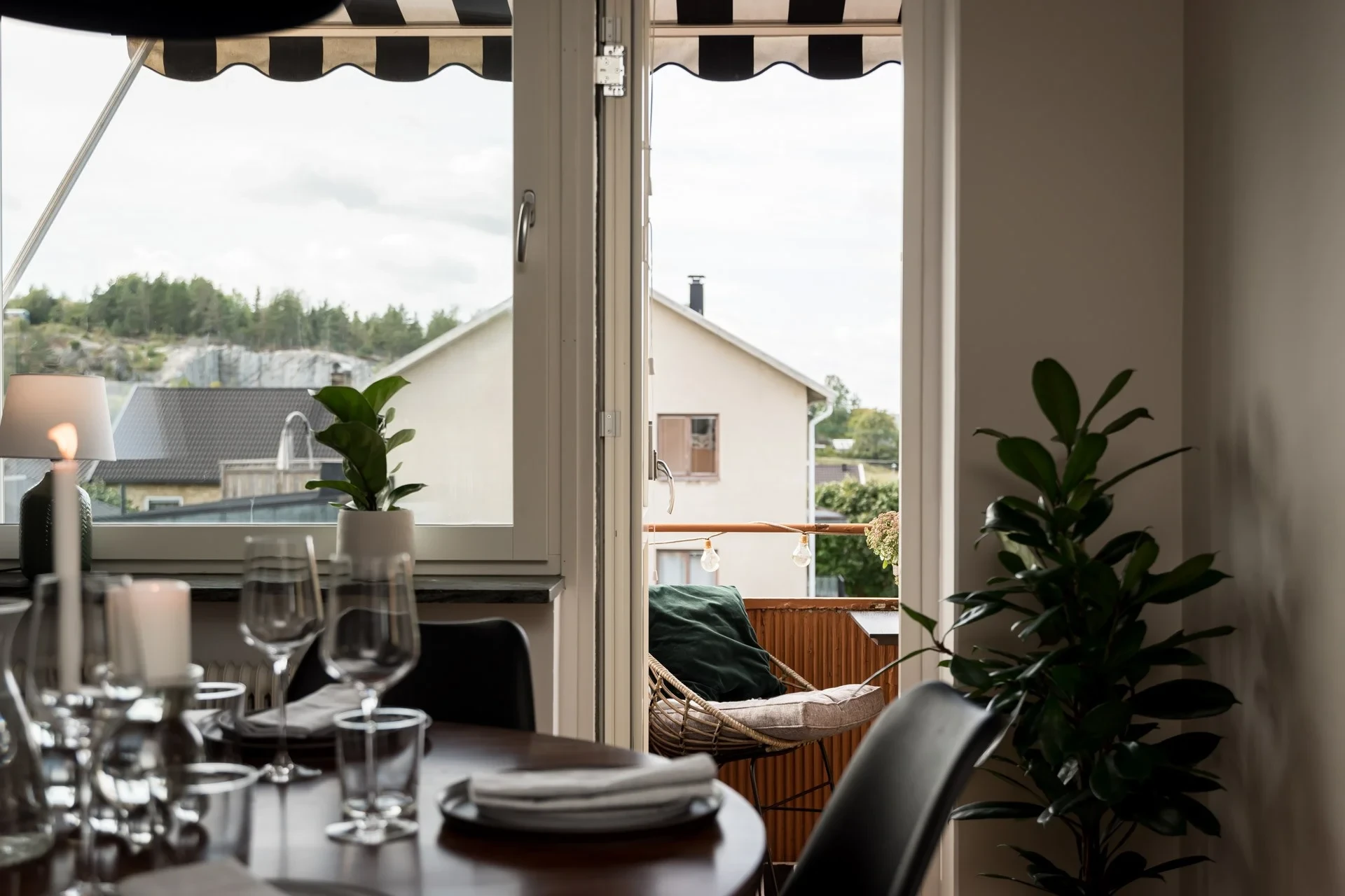 Modern 3,5:a med öppen planlösning, högt i tak, öppen spis och mycket karaktär
