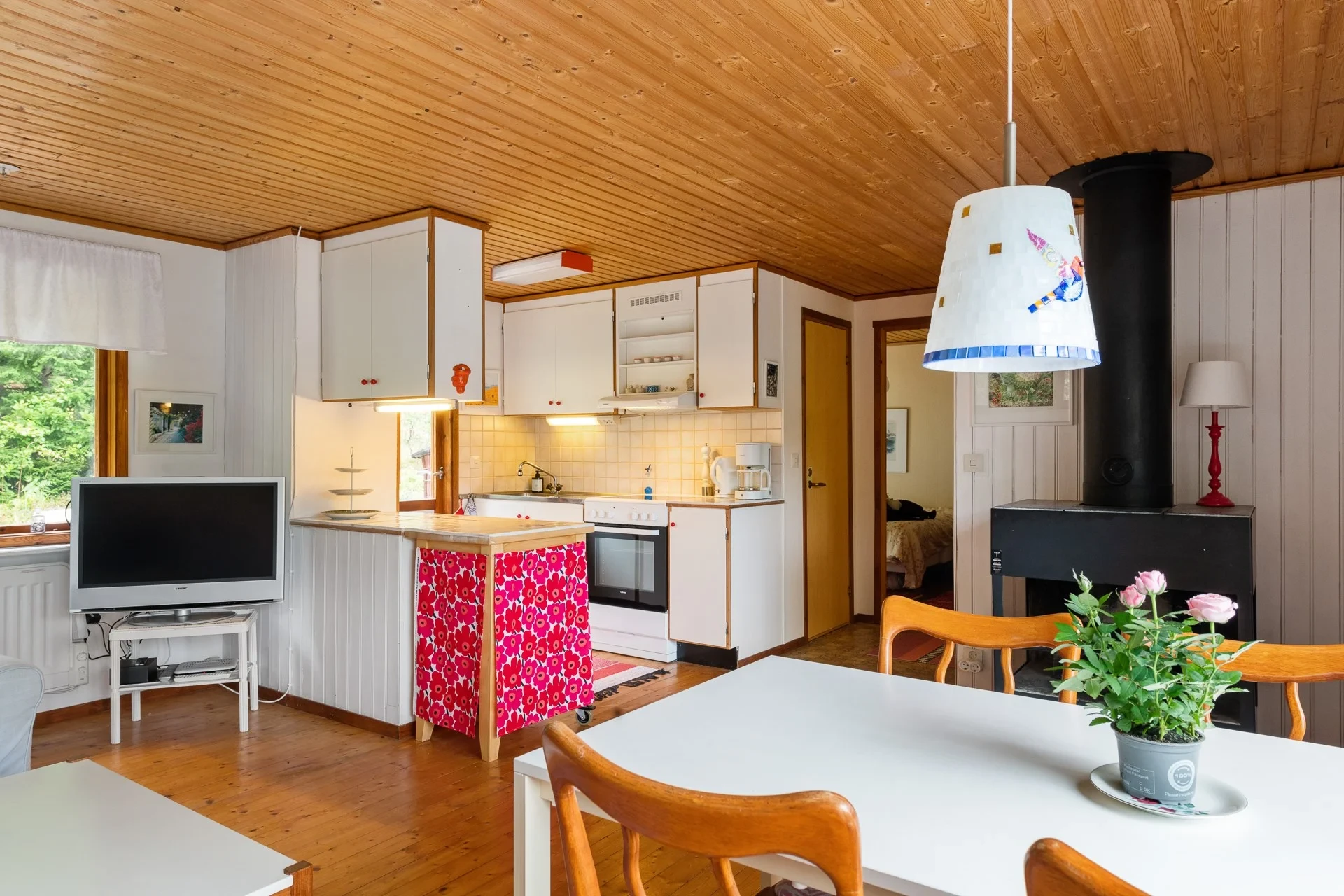 Högt fritt läge i populära Västanvik med möjligheter till båtplats!