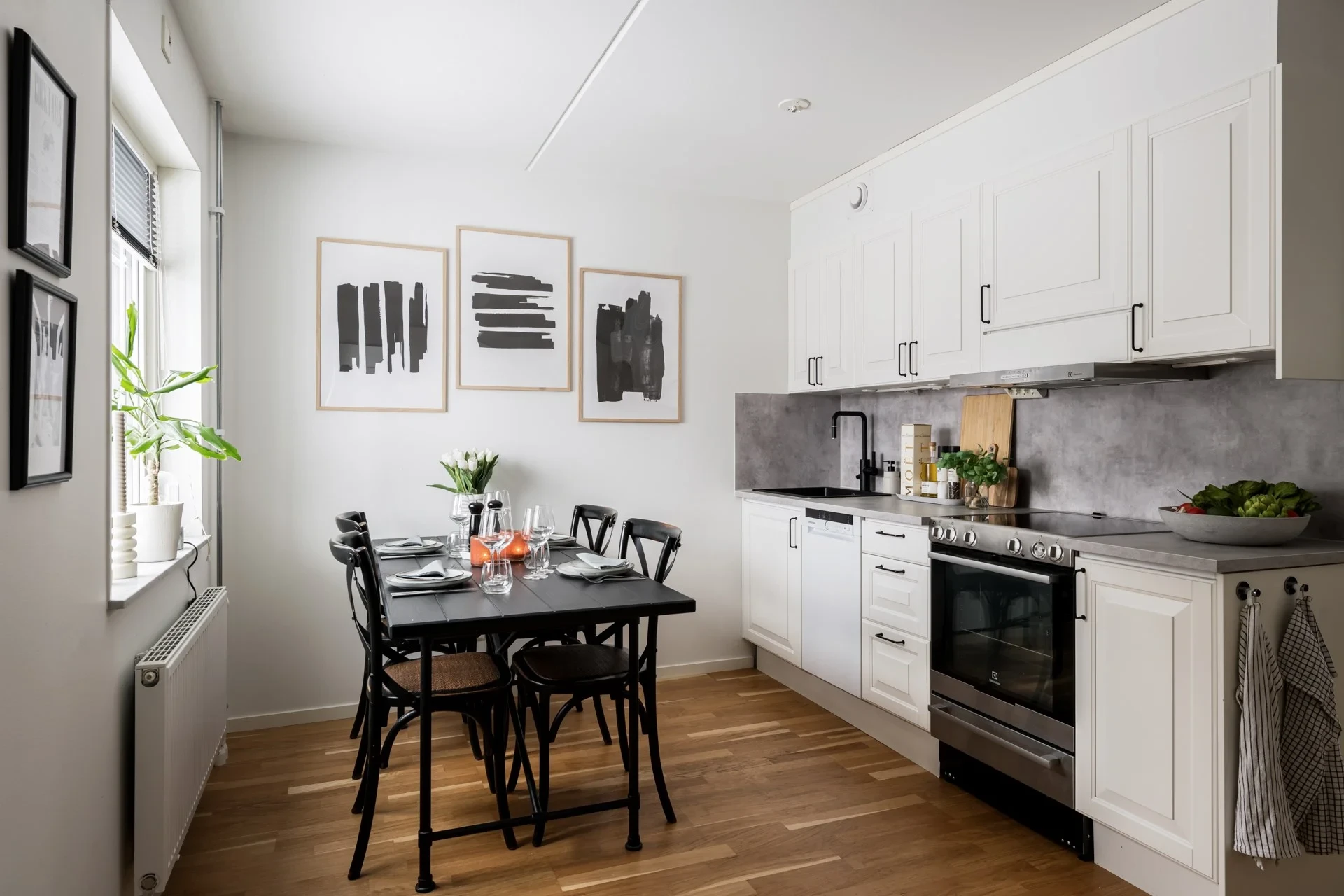 Modern och väldisponerad etta i markplan med fint läge i natursköna Färsna