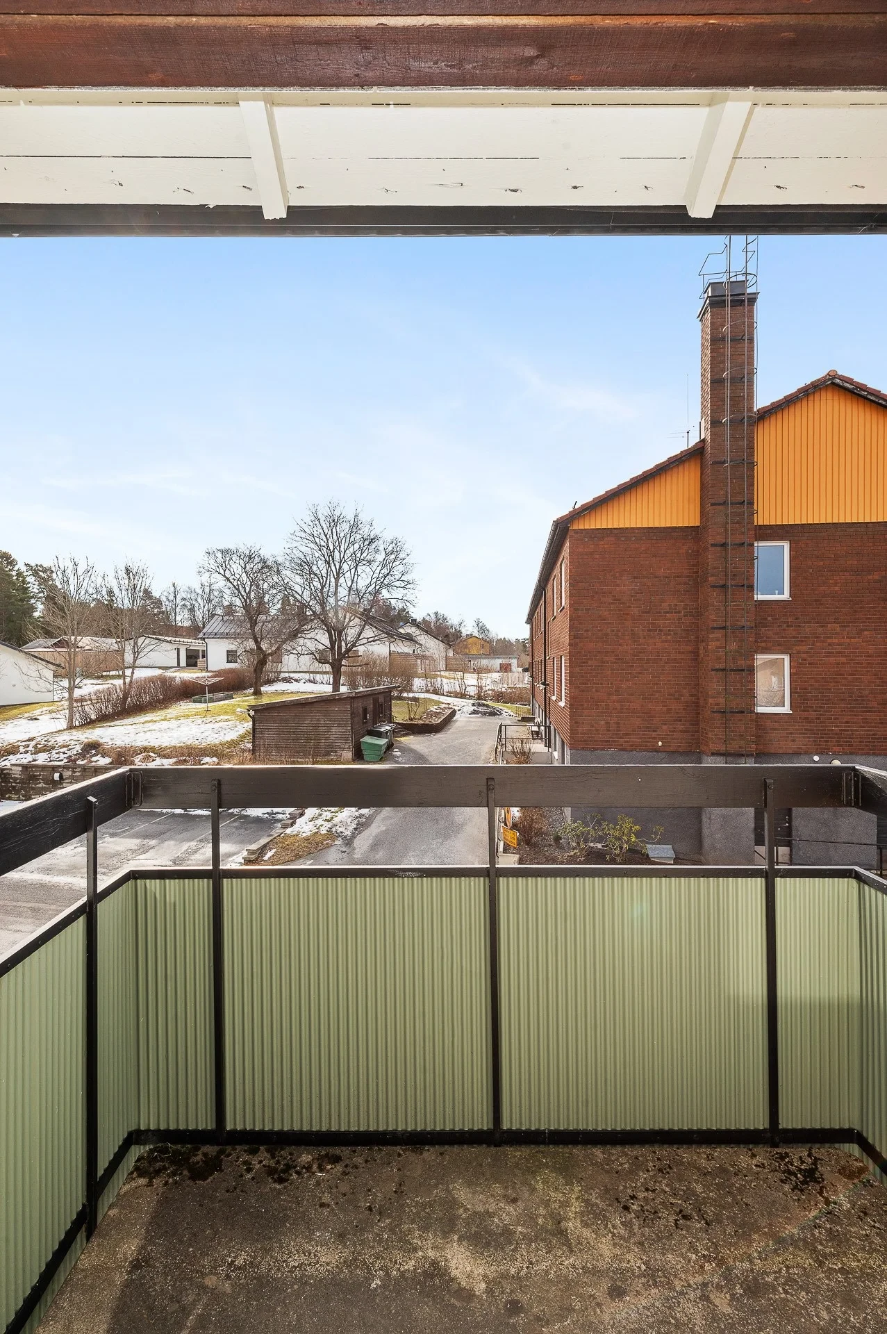 Rymlig 2:a i stabil och välskött förening nära centrum!