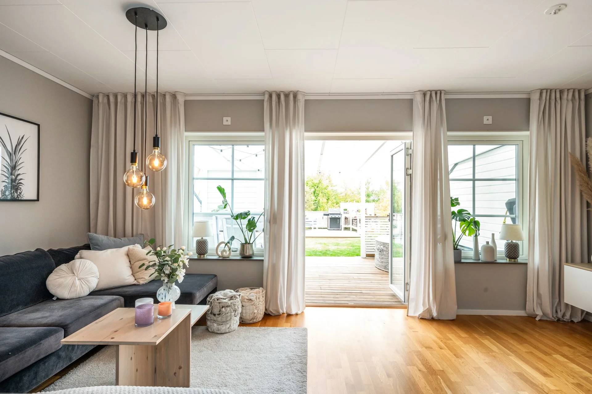 BR-radhus i New Englandstil med härlig baksida