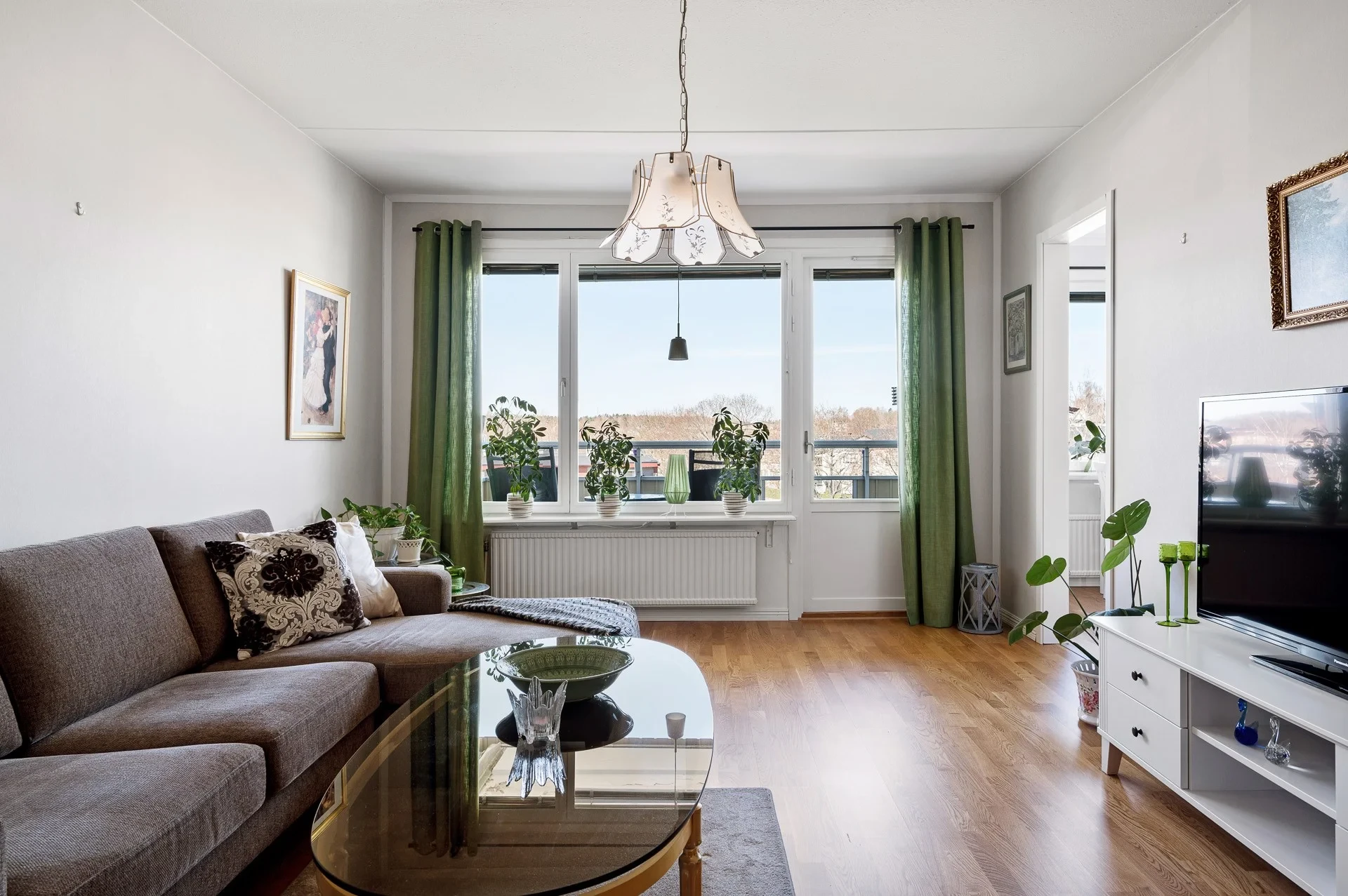 Fin och omsorgsfullt renoverad tvåa med hiss