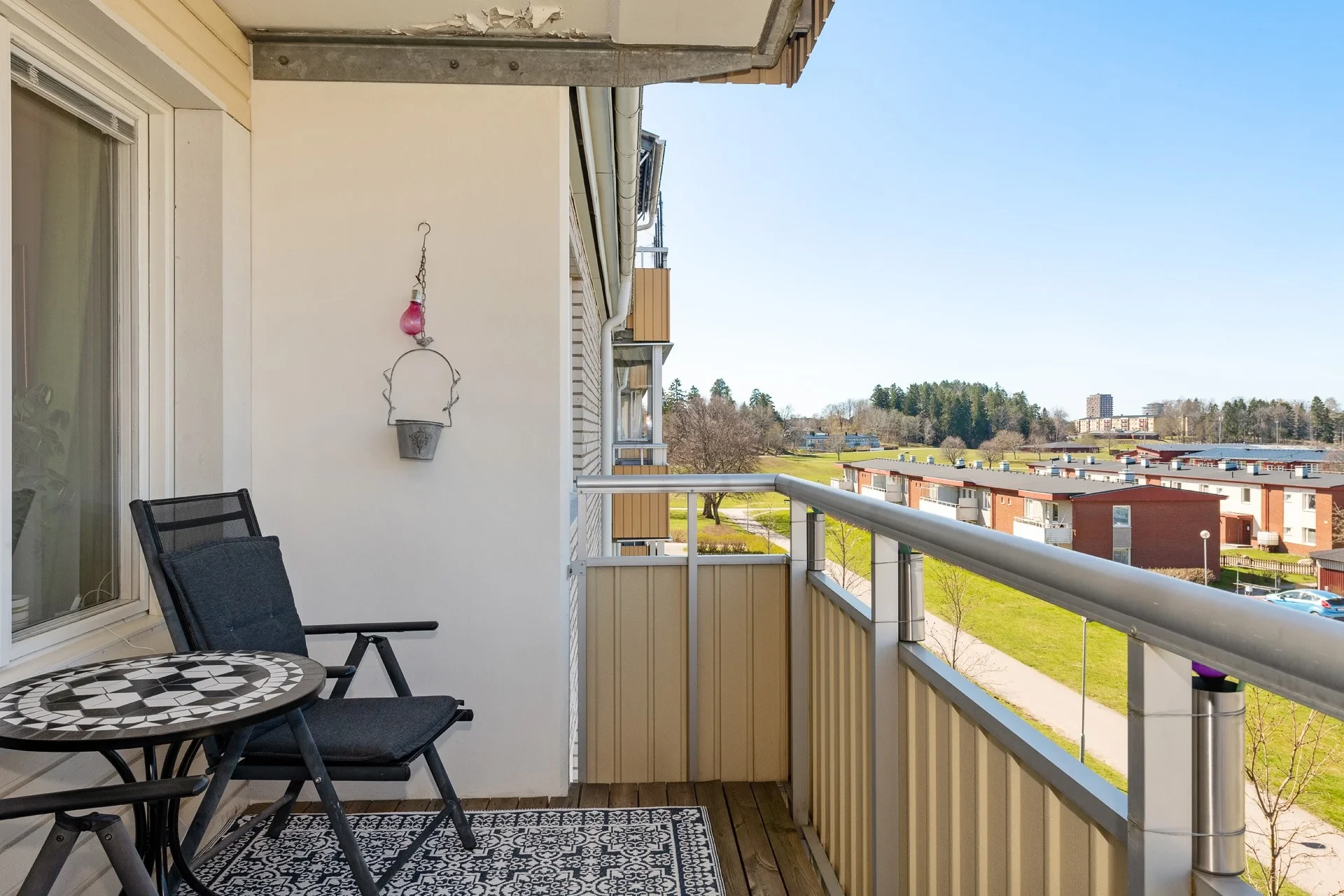 Fin och omsorgsfullt renoverad tvåa med hiss