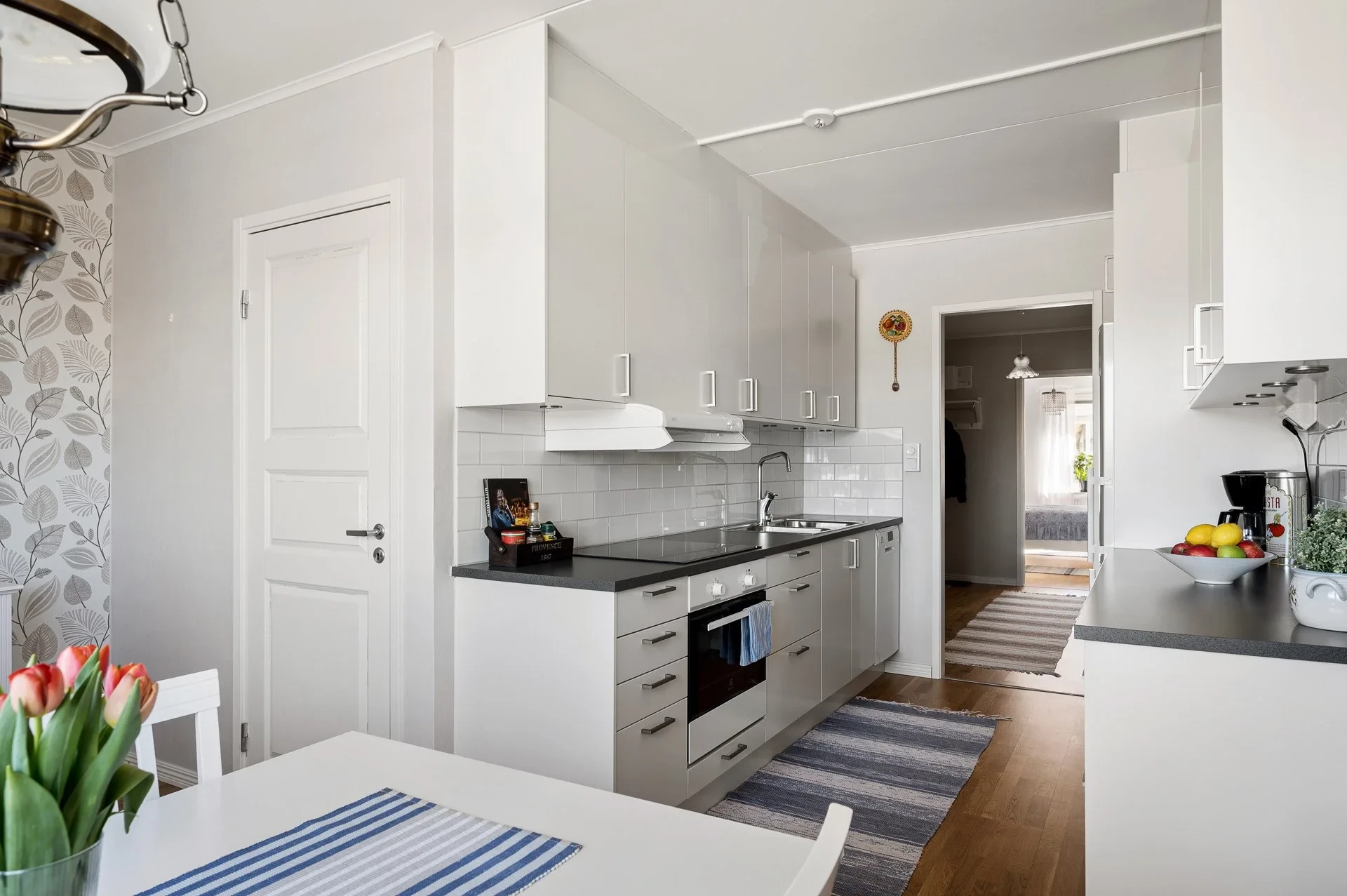 Fin och omsorgsfullt renoverad tvåa med hiss