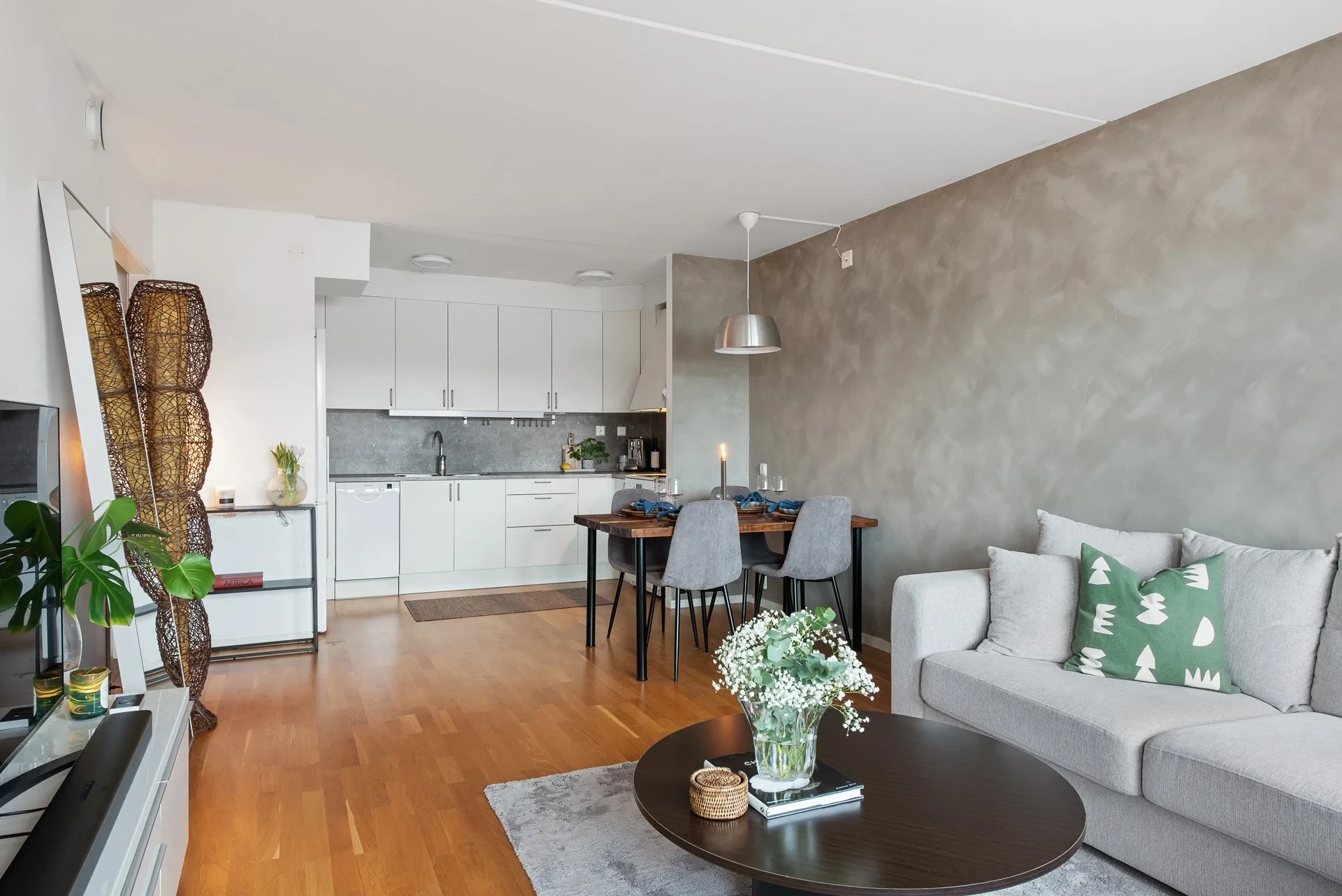 Modern och välplanerad tvåa som nås med hiss