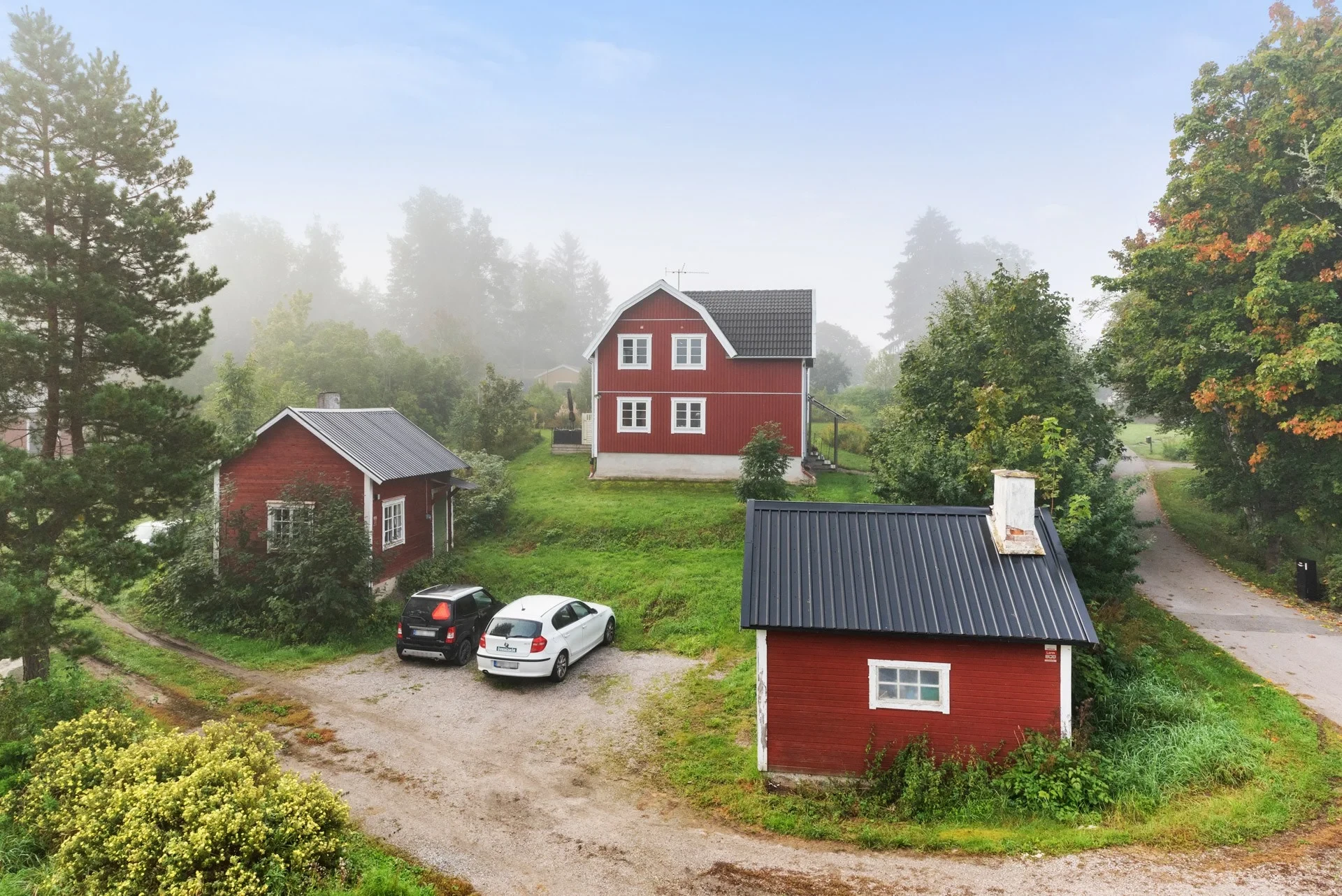 Stort och charmigt sekelskifteshus på lugn populär gata i Knutby!