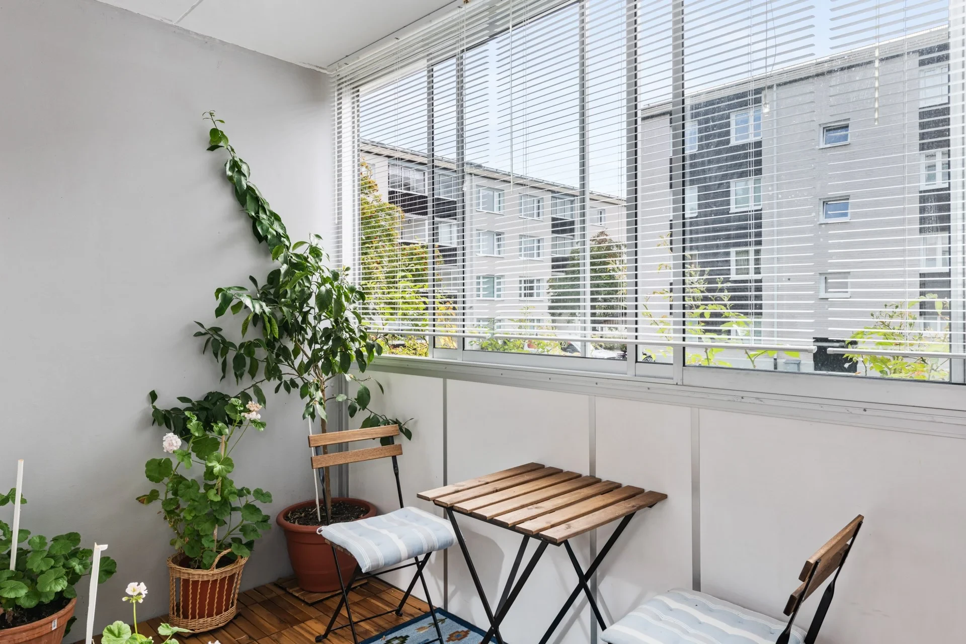 Väldisponerad och rymlig etta i markplan