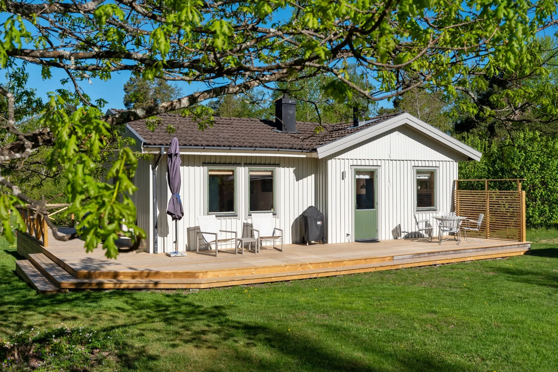 Välskött vinterbonat fritidshus nära bad- och båtplats i barnvänligt omåde!