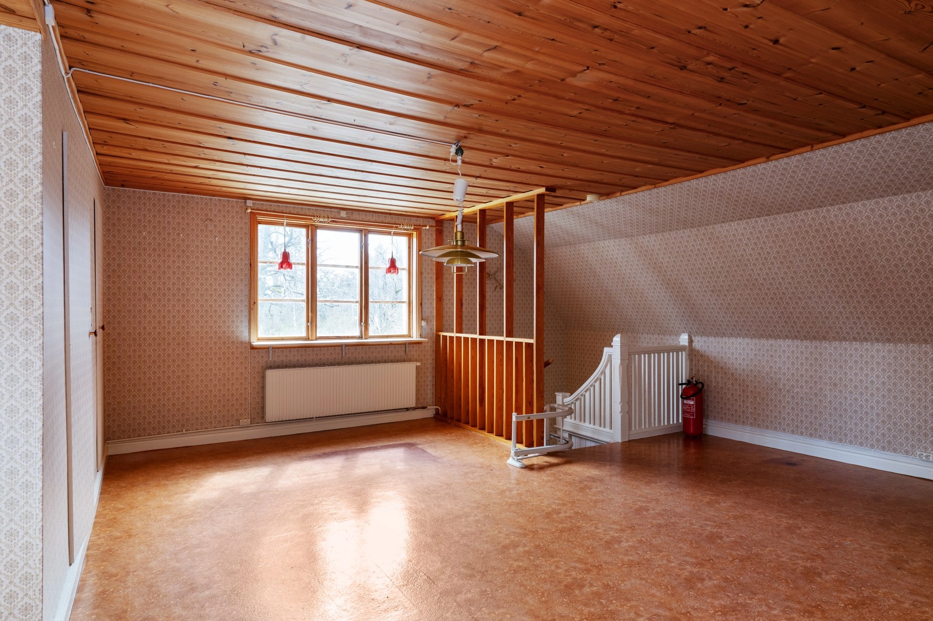 Gården ”Lugnet” med 2 bostadshus och stor lada i gott skick!