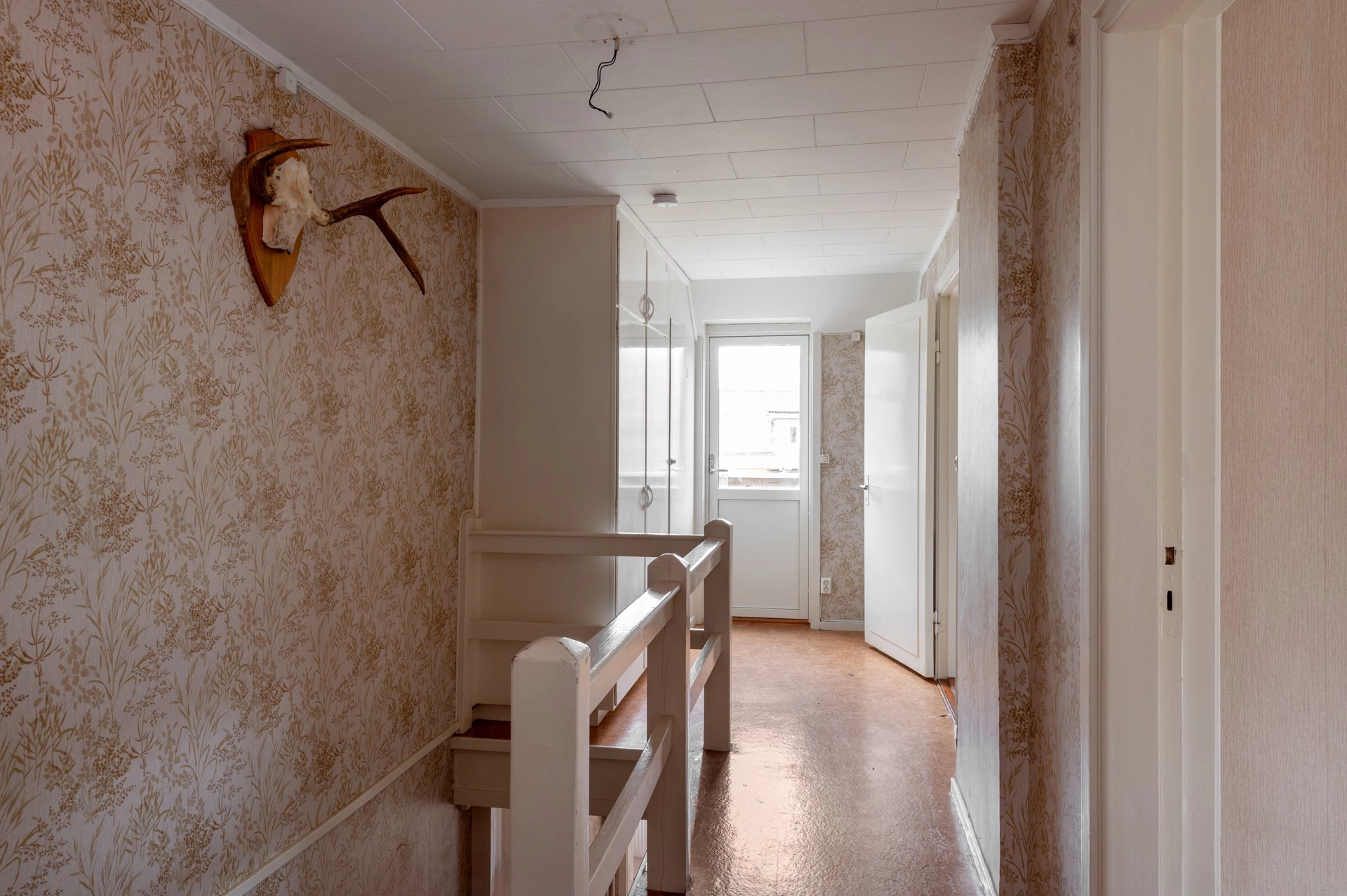Gården ”Lugnet” med 2 bostadshus och stor lada i gott skick!