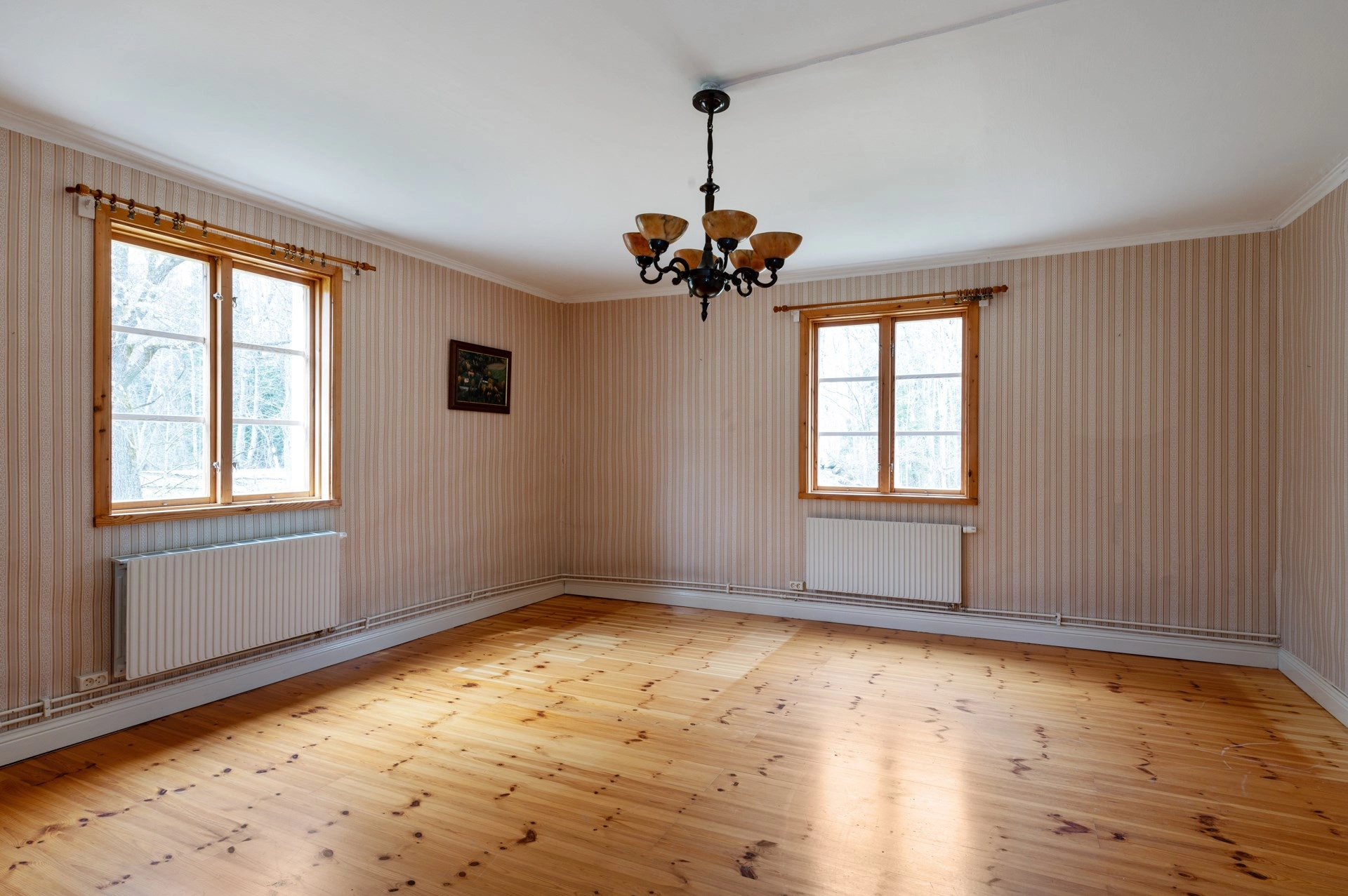Gården ”Lugnet” med 2 bostadshus och stor lada i gott skick!