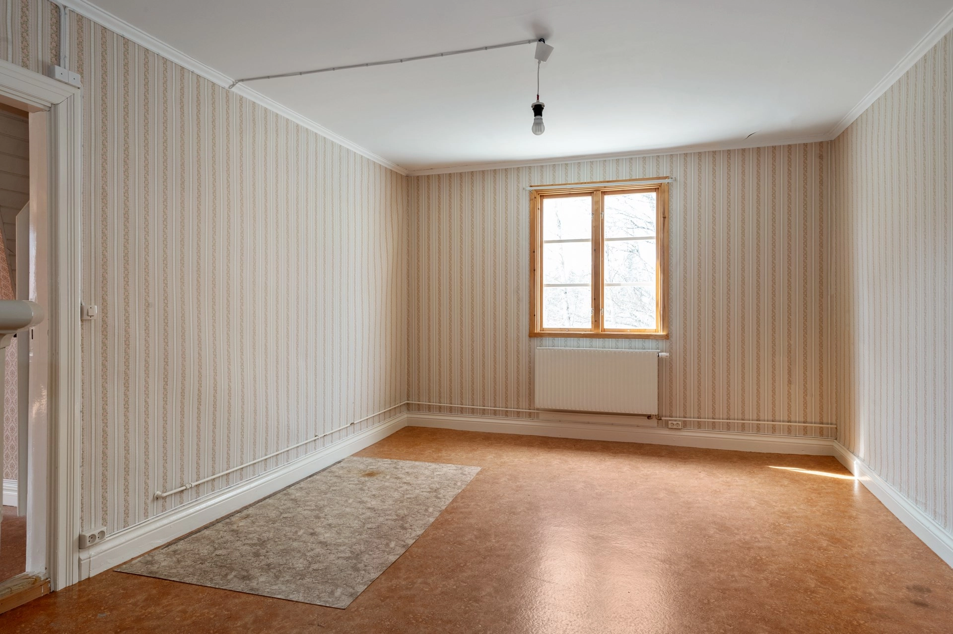 Gården ”Lugnet” med 2 bostadshus och stor lada i gott skick!