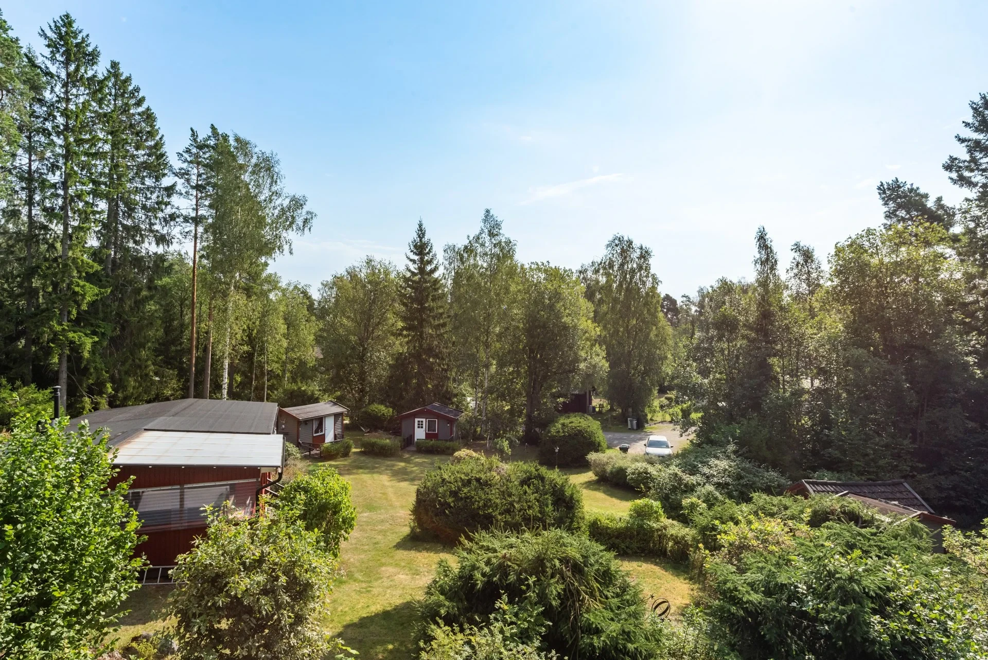 Prydligt fritidshus nära bad med gott om sovplatser!