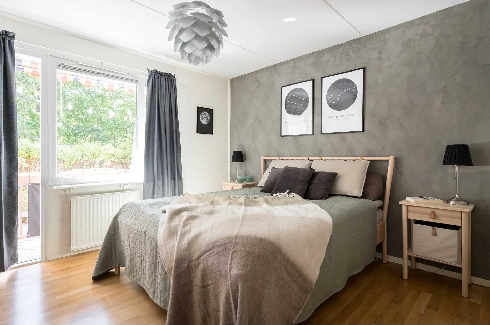 Nyligen renoverad trea med balkong i västerläge!
