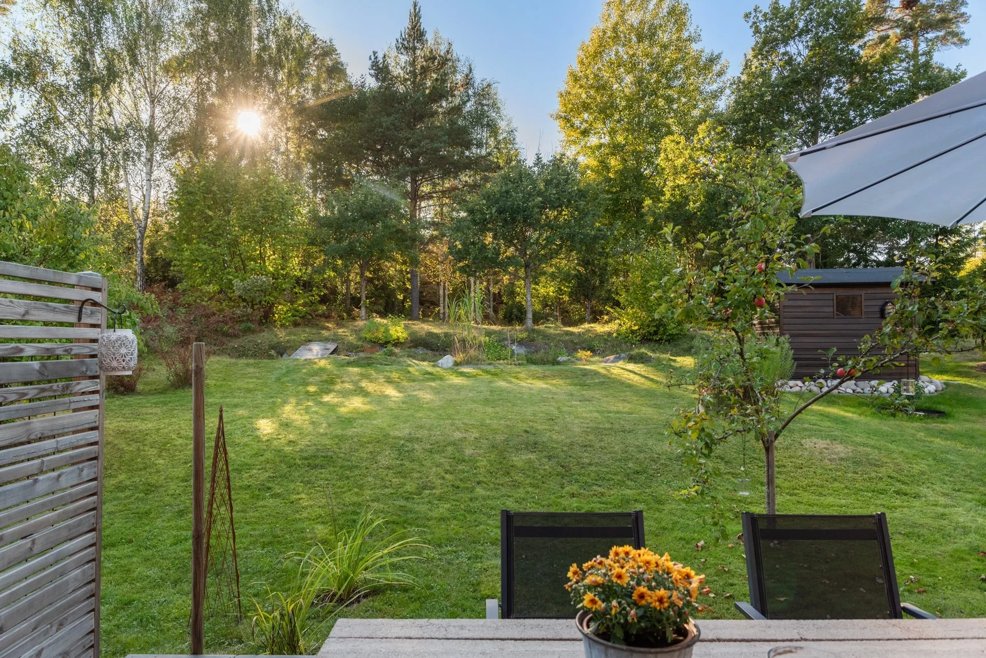 Trivsamt kedjehus med engelsk karaktär