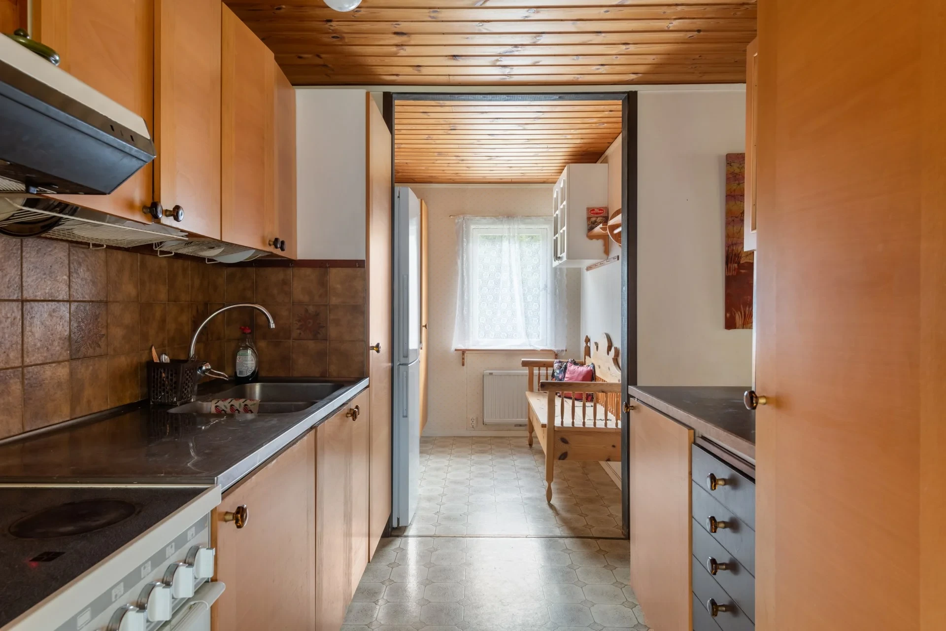 Rymligt fritidshus med åretruntstandard i Väddö-Tomta med närhet till bad och båtplats.