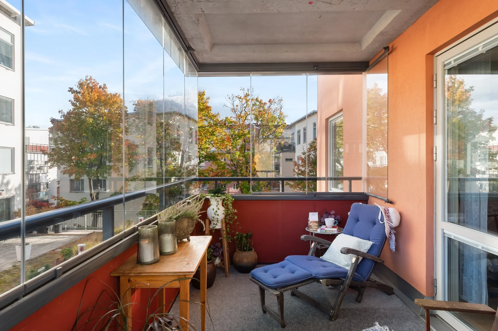 Centralt boende med hiss i huset och stor inglasad balkong