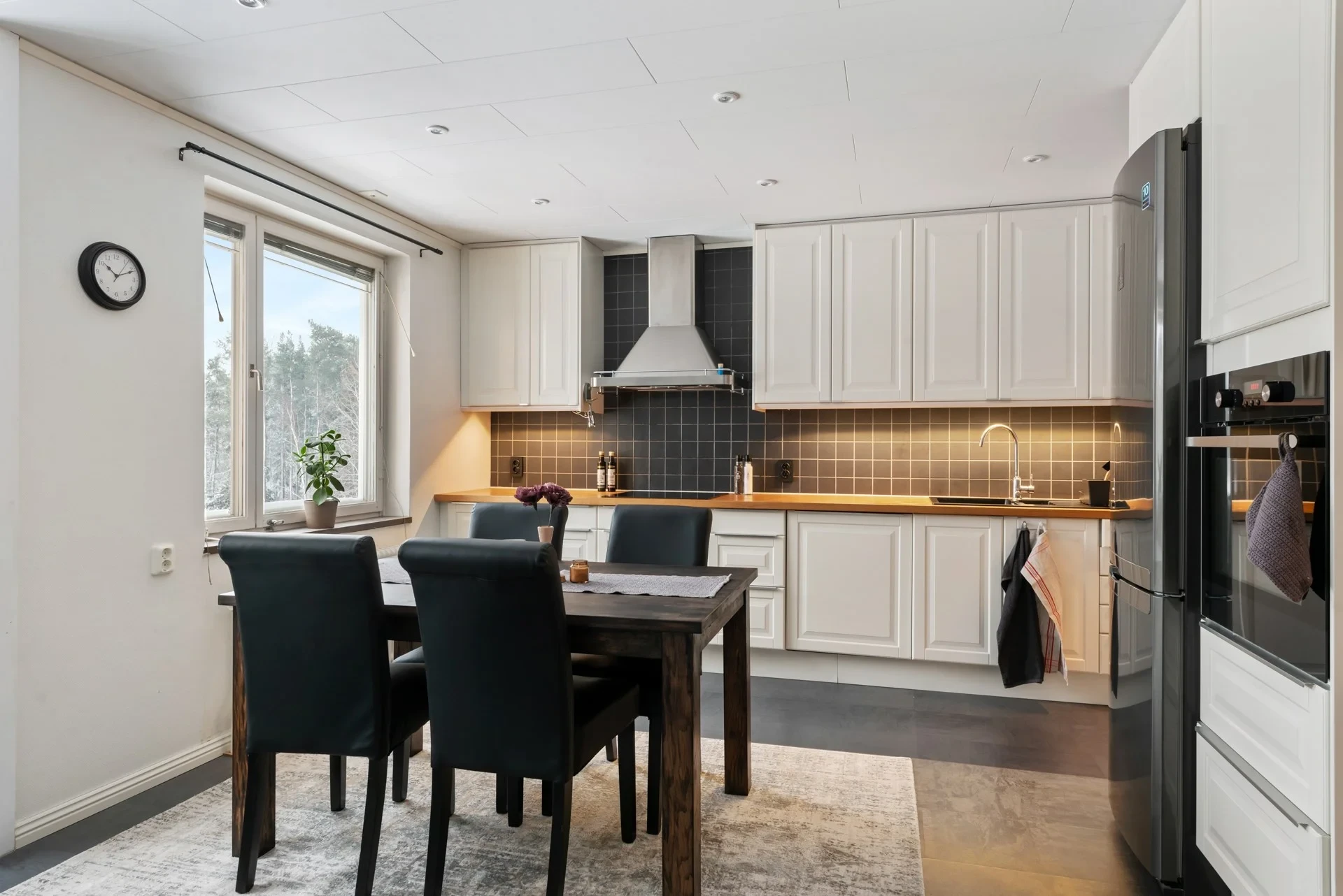 Stilrent renoverad stor tvåa i skuldfri förening med modern planlösning!