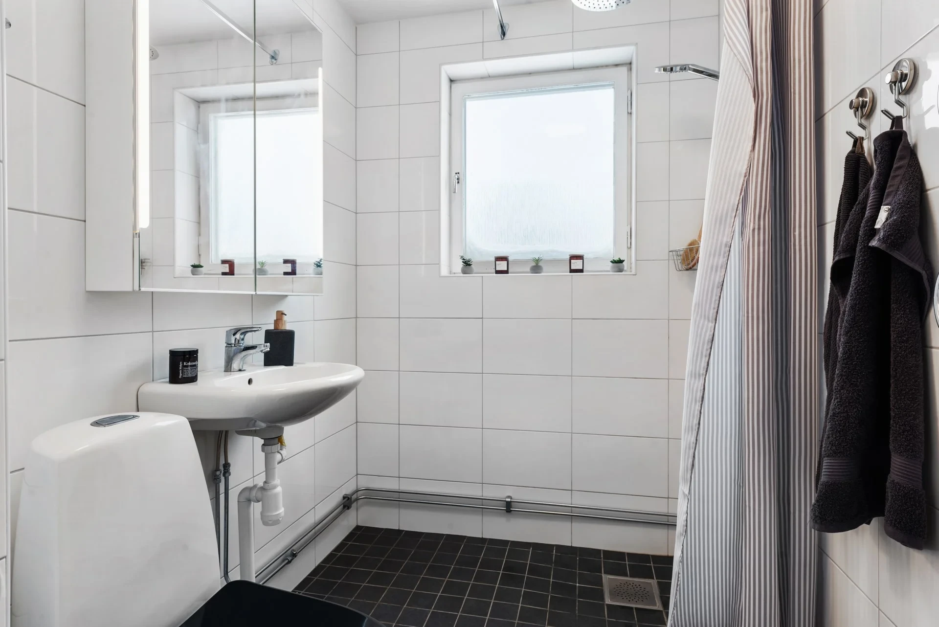 Stilrent renoverad stor tvåa i skuldfri förening med modern planlösning!