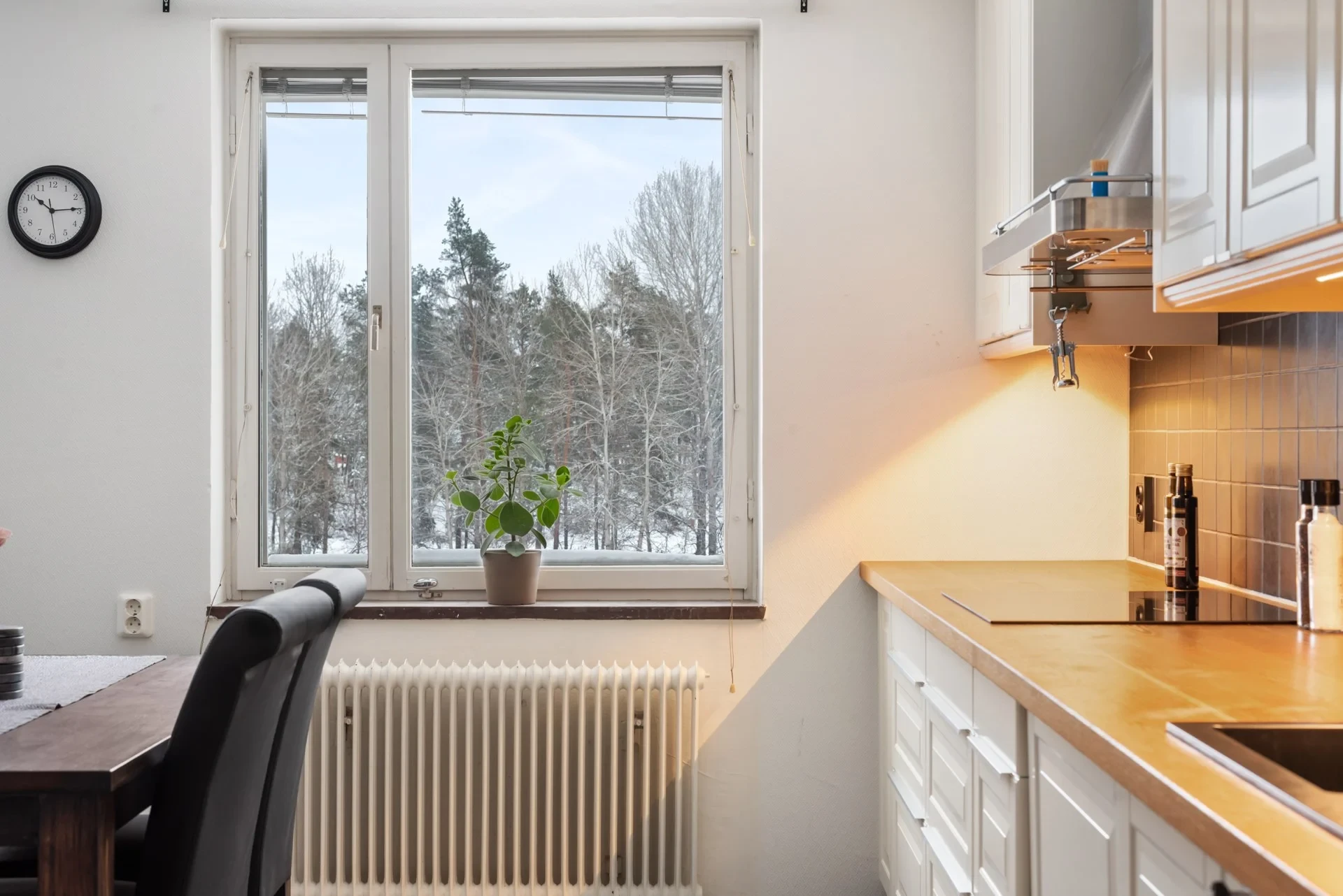 Stilrent renoverad stor tvåa i skuldfri förening med modern planlösning!