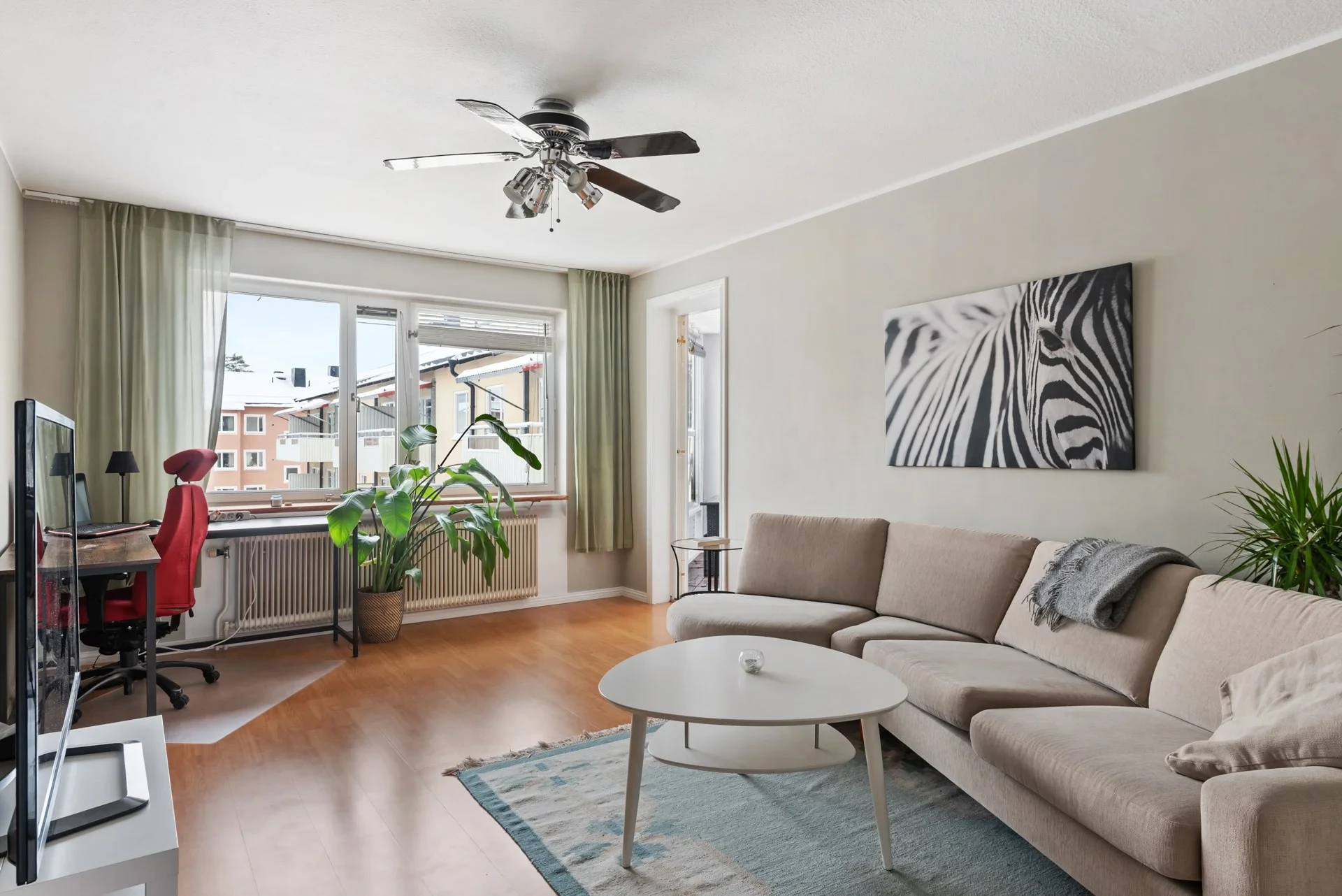 Stilrent renoverad stor tvåa i skuldfri förening med modern planlösning!