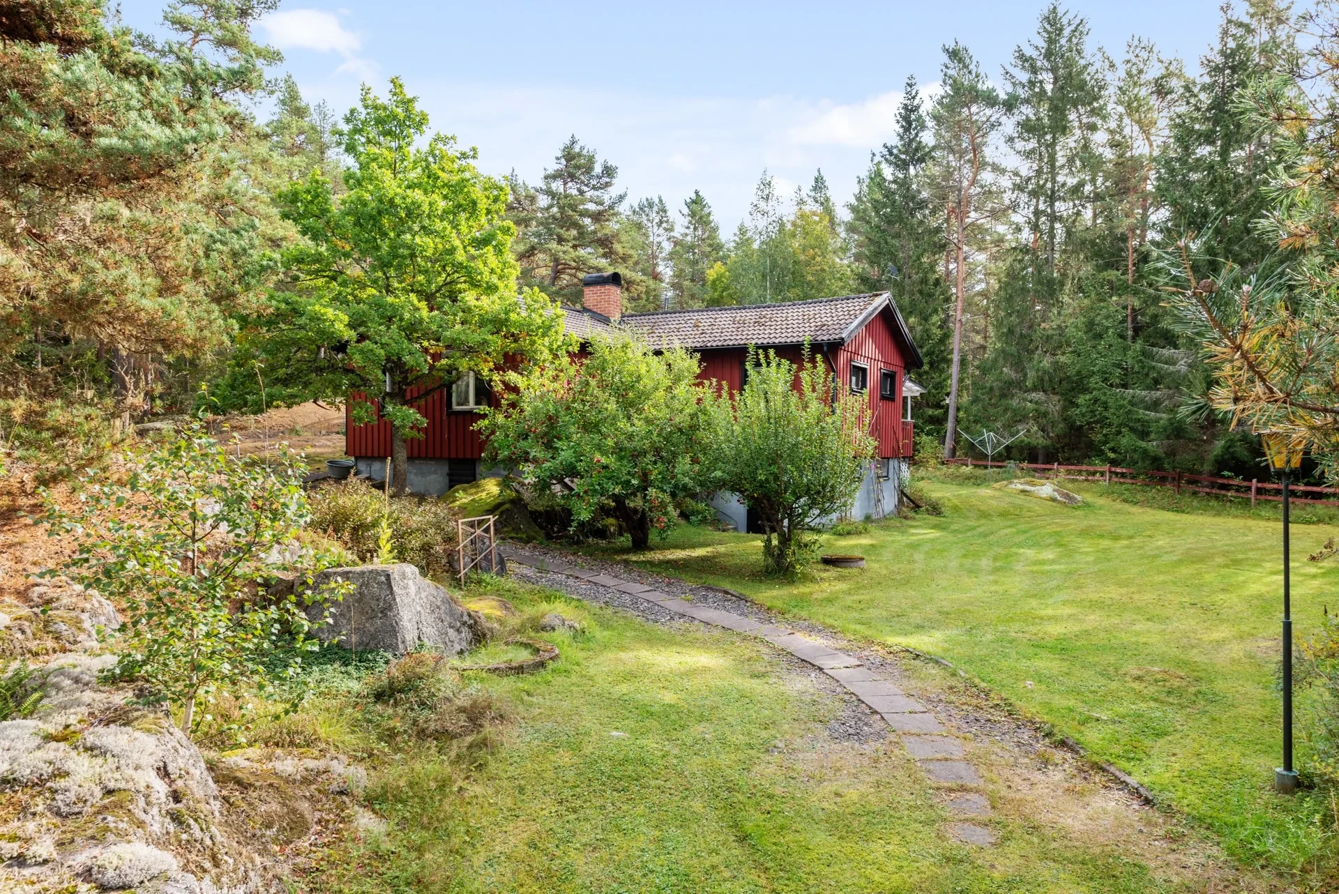 Enskilt belägen lantlig dröm – din fristad i hjärtat av Roslagen!
