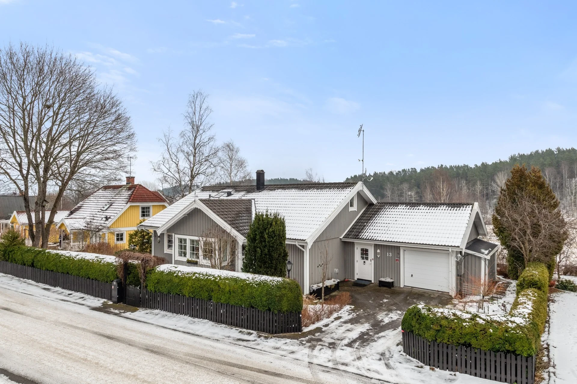 Trivsam familjevilla med lantlig känsla och prunkande trädgård