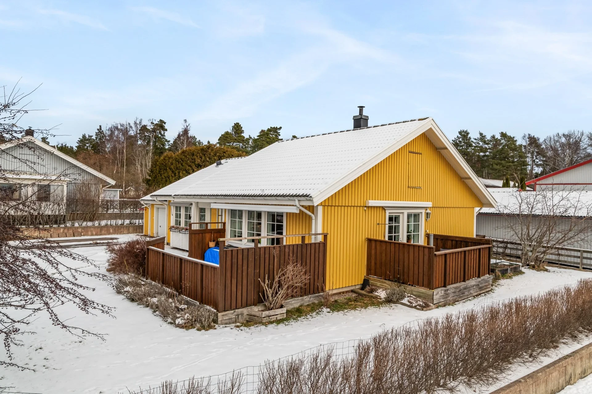 Trivsam enplansvilla med soldränkt tomt och bra pendlarläge